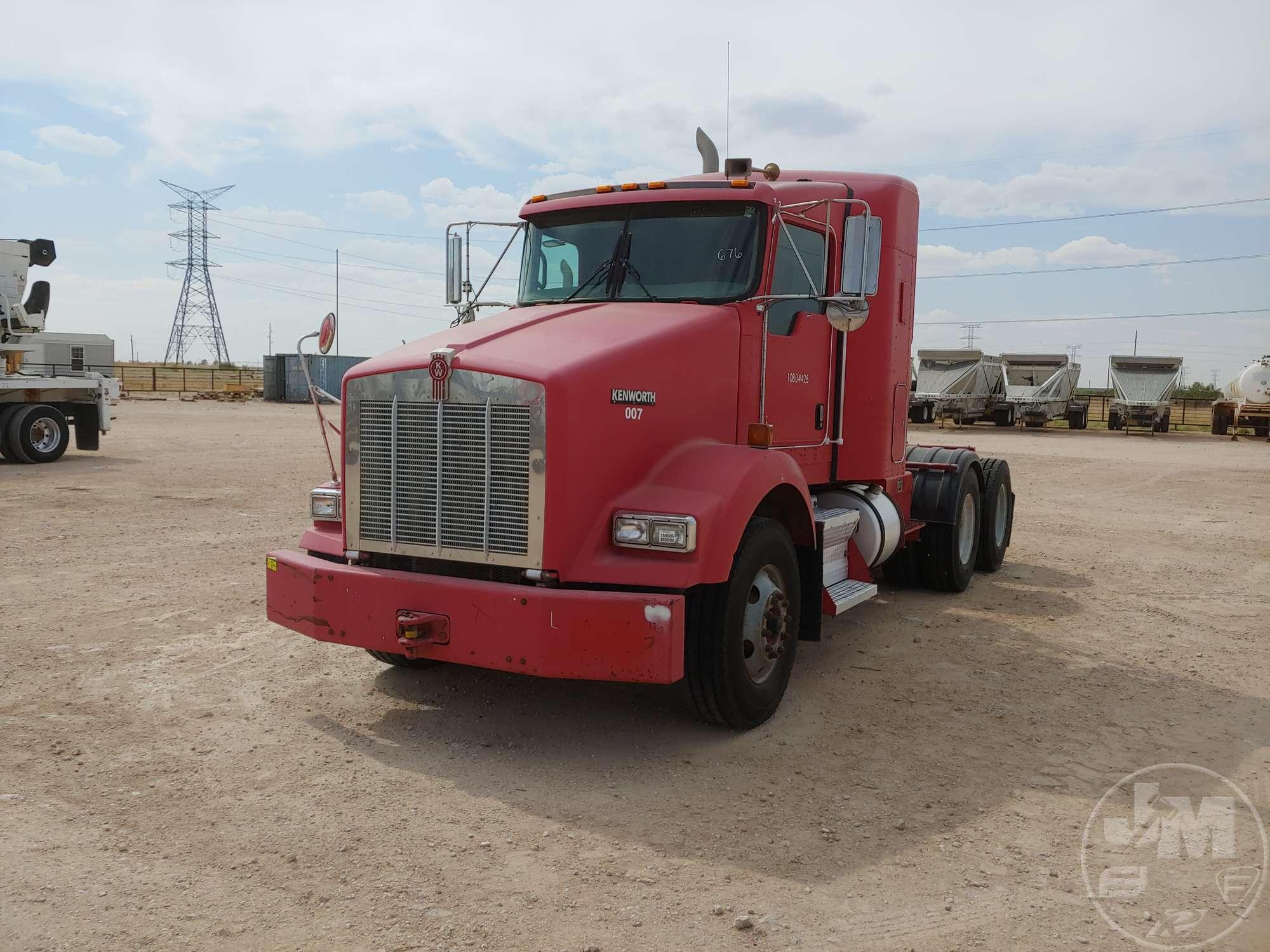 2007 KENWORTH T800 VIN: 1XKDDT9X87J160224 TANDEM AXLE TRUCK TRACTOR