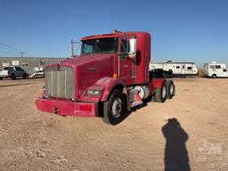 2007 KENWORTH T800 VIN: 1XKDDT9XX7J179969 TANDEM AXLE TRUCK TRACTOR