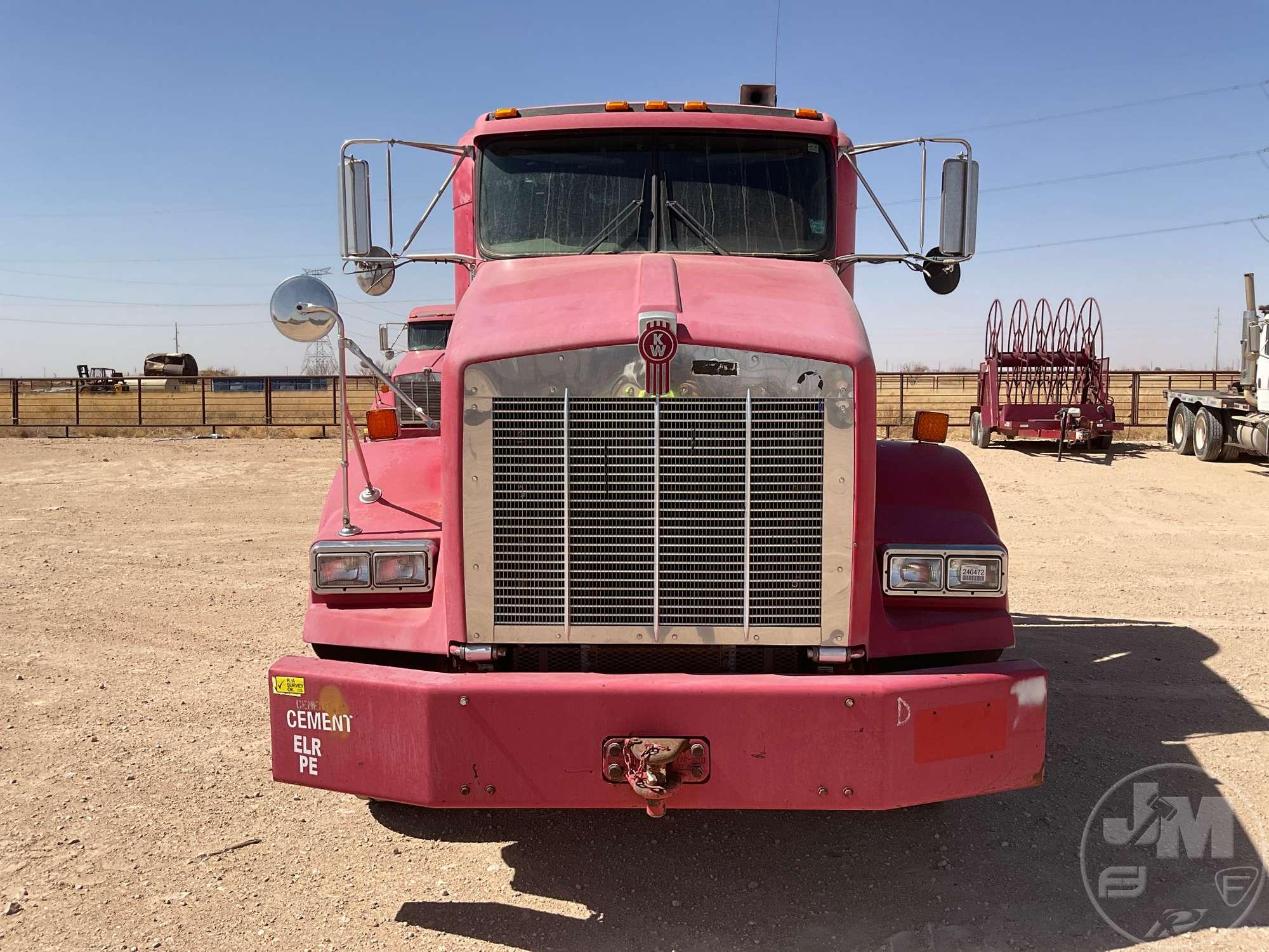 2007 KENWORTH T800 VIN: 1XKDDT9X67J179970 TANDEM AXLE TRUCK TRACTOR