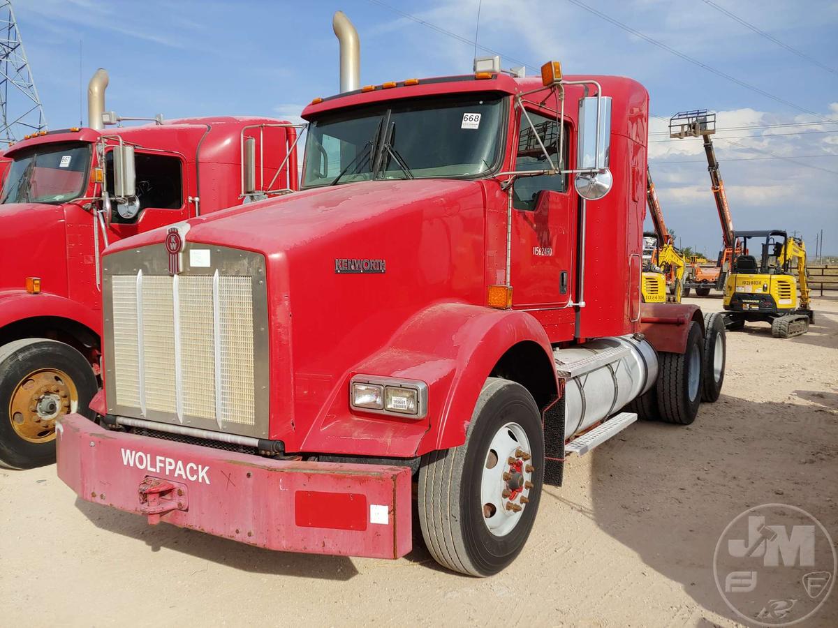 2011 KENWORTH T800 VIN: 1XKDDU9X8BJ281964 TANDEM AXLE TRUCK TRACTOR