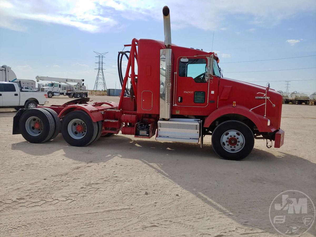 2011 KENWORTH T800 VIN: 1XKDDU9X5BJ281632 TANDEM AXLE TRUCK TRACTOR