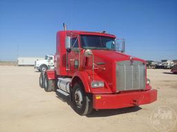 2007 KENWORTH T800 VIN: 1XKDDT9X47R174073 TANDEM AXLE TRUCK TRACTOR