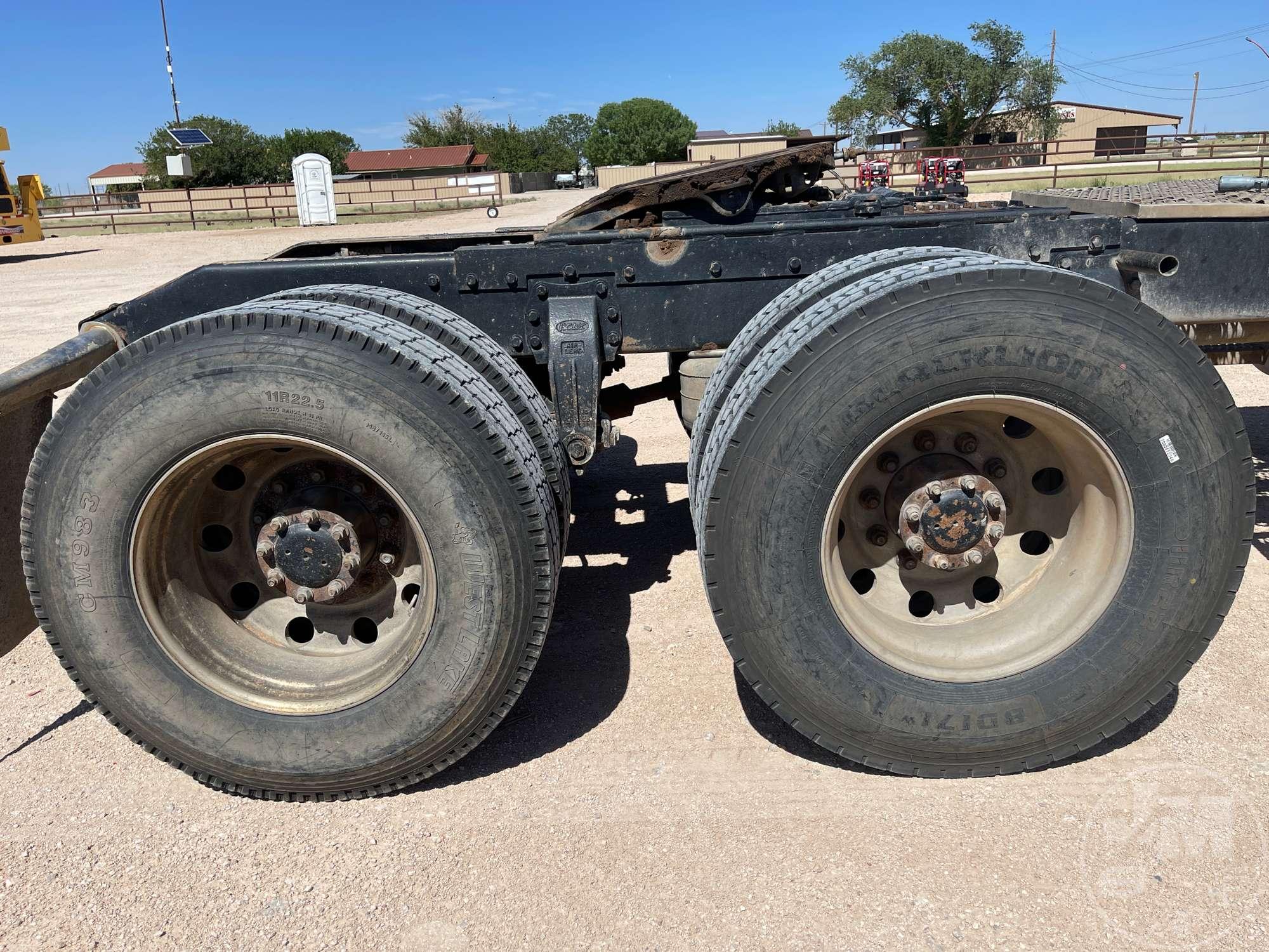 1992 PETERBILT 567 VIN: 1XPCDB9X8NN317160 TANDEM AXLE DAY CAB TRUCK TRACTOR