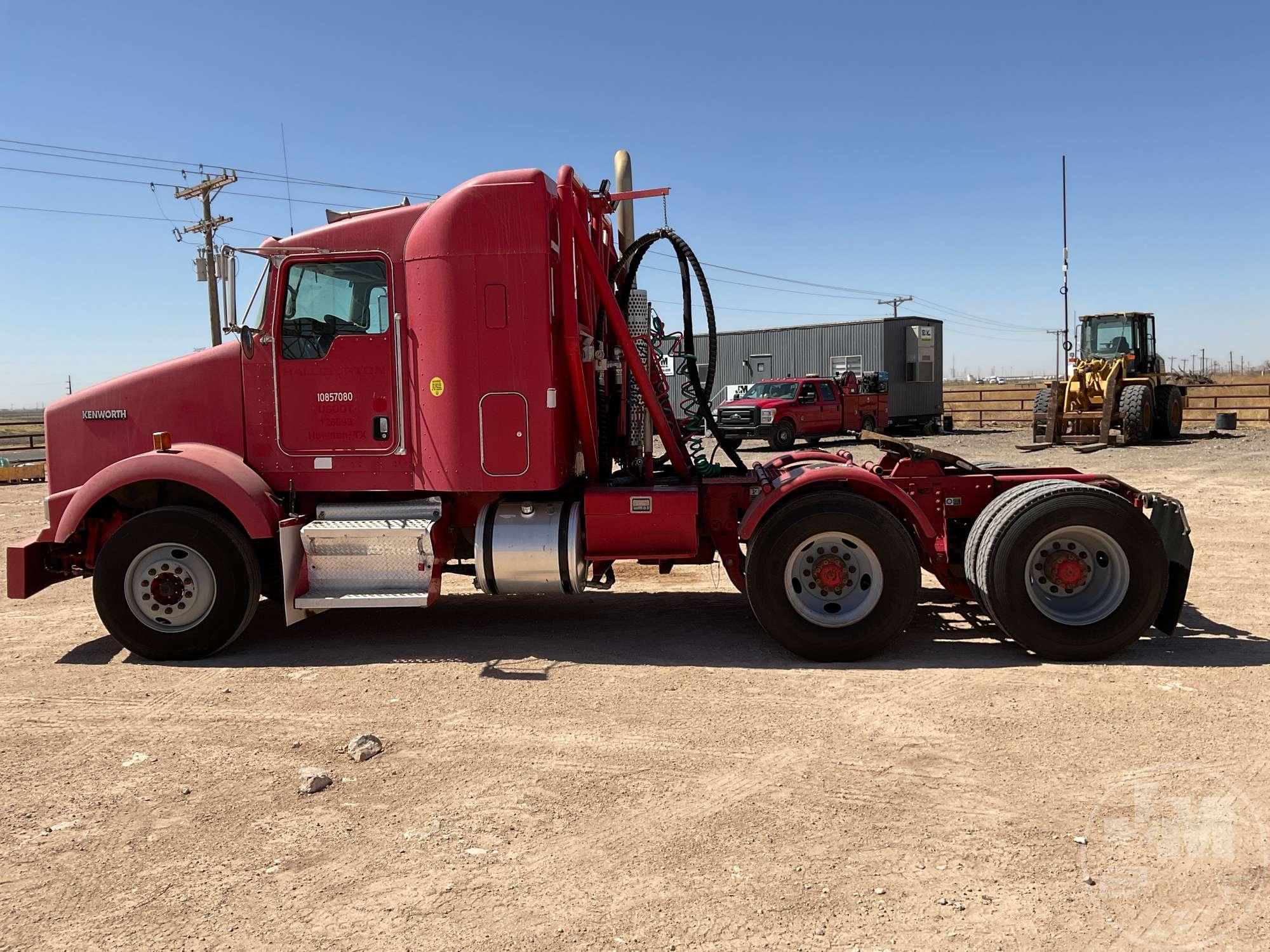 2007 KENWORTH T800 VIN: 1XKDDT9X37J187735 TANDEM AXLE TRUCK TRACTOR