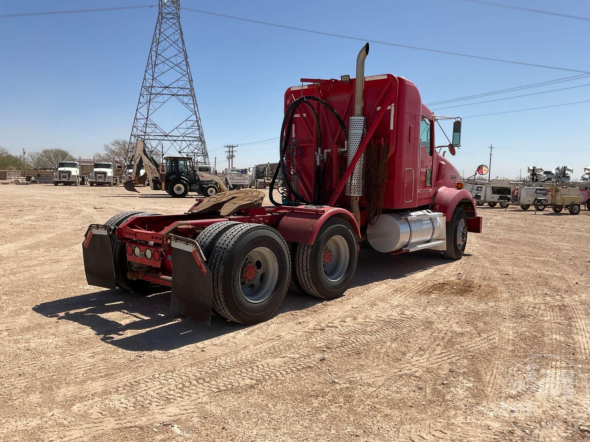 2007 KENWORTH T800 VIN: 1XKDDT9X37J187735 TANDEM AXLE TRUCK TRACTOR