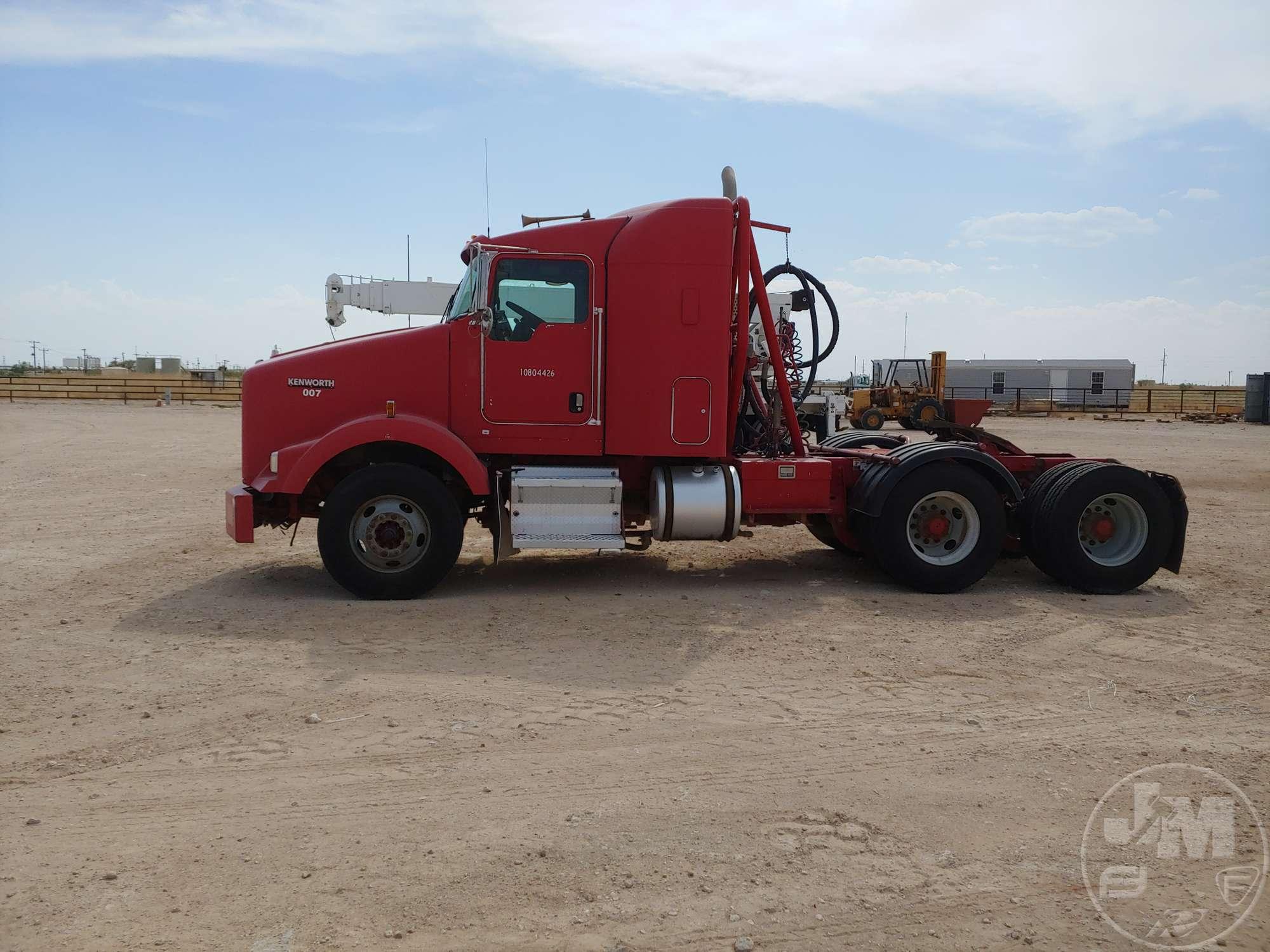 2007 KENWORTH T800 VIN: 1XKDDT9X87J160224 TANDEM AXLE TRUCK TRACTOR