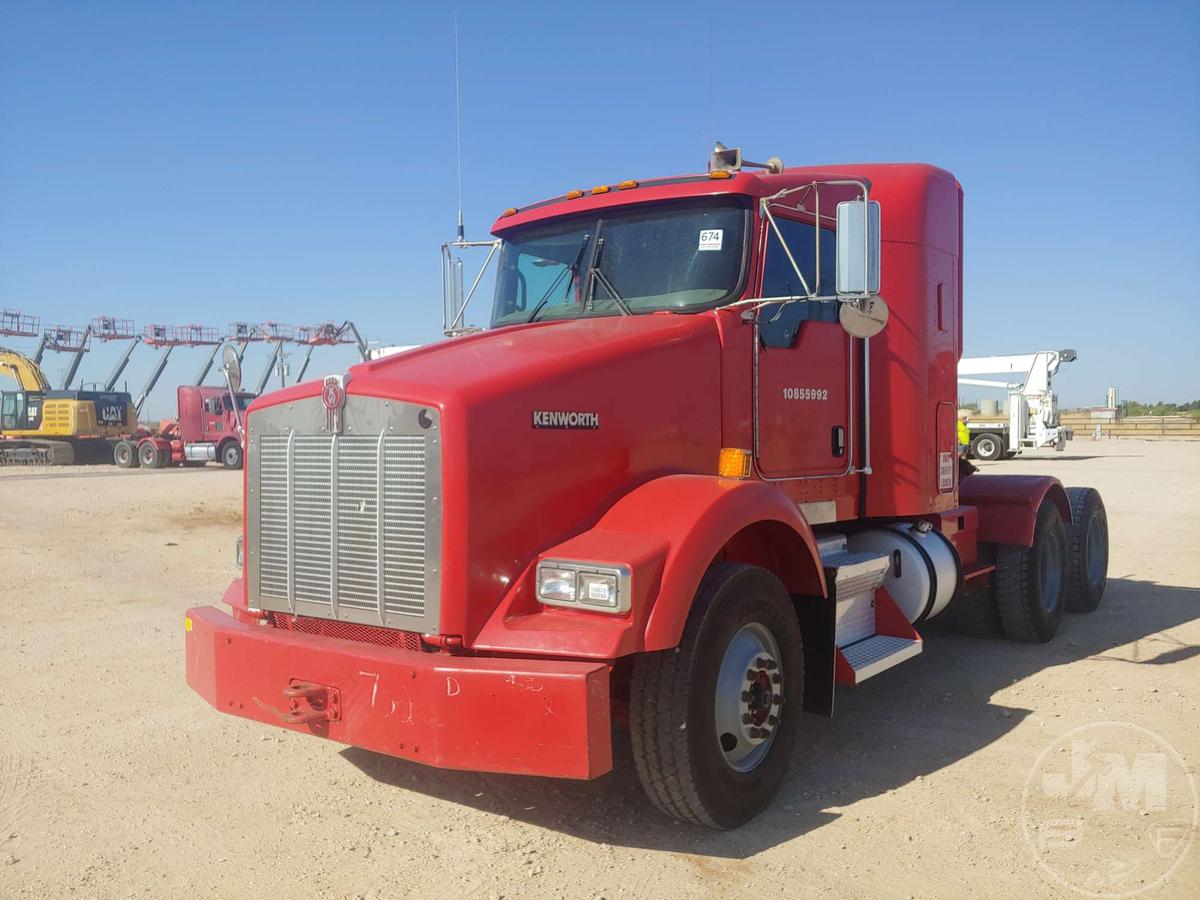 2007 KENWORTH T800 VIN: 1XKDDT9X47R174073 TANDEM AXLE TRUCK TRACTOR