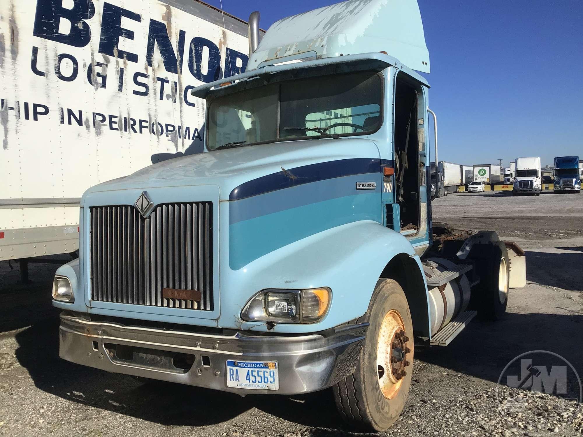 1999 INTERNATIONAL 9200 VIN: 2HSFMALR6XC084284 TANDEM AXLE DAY CAB TRUCK TRACTOR