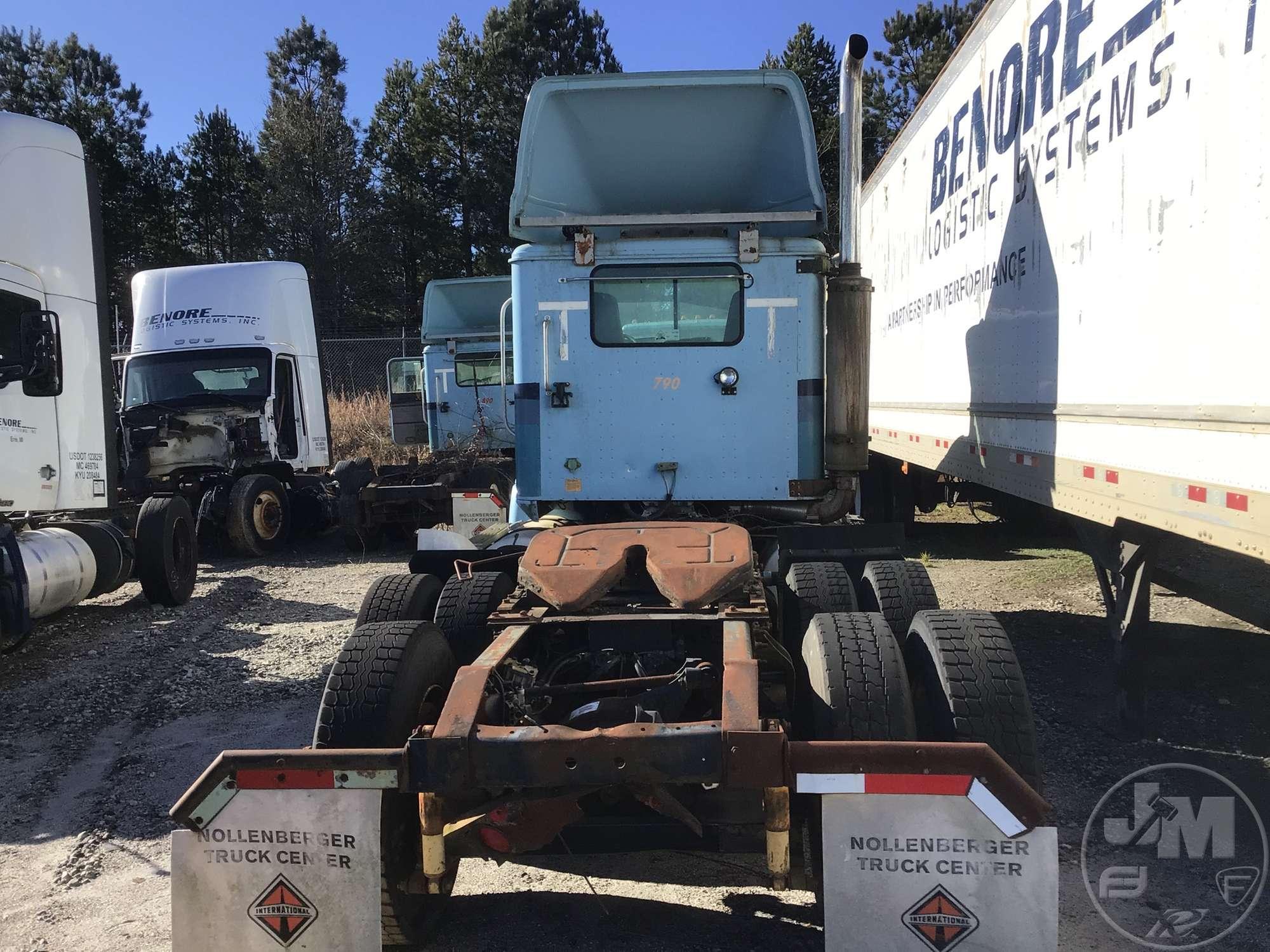 1999 INTERNATIONAL 9200 VIN: 2HSFMALR6XC084284 TANDEM AXLE DAY CAB TRUCK TRACTOR