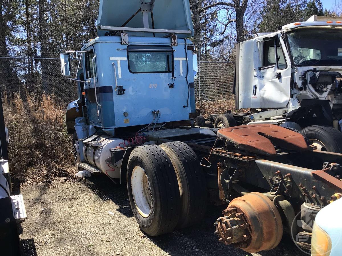 1999 INTERNATIONAL 9200 VIN: 2HSFMALR5XC084289 TANDEM AXLE DAY CAB TRUCK TRACTOR