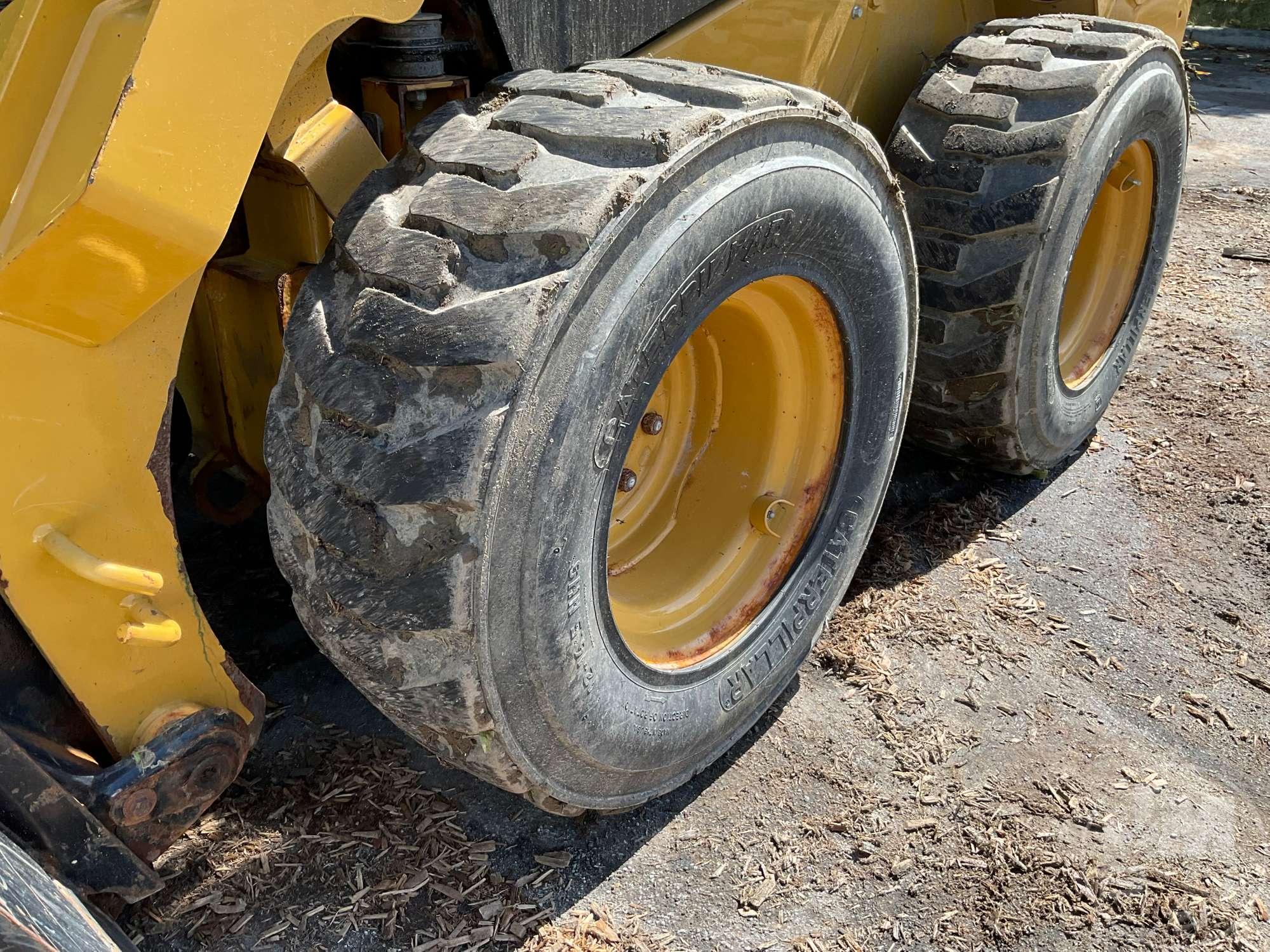 2019 CATERPILLAR 236D SKID STEER SN: CAT0236DKBGZ05435 CAB