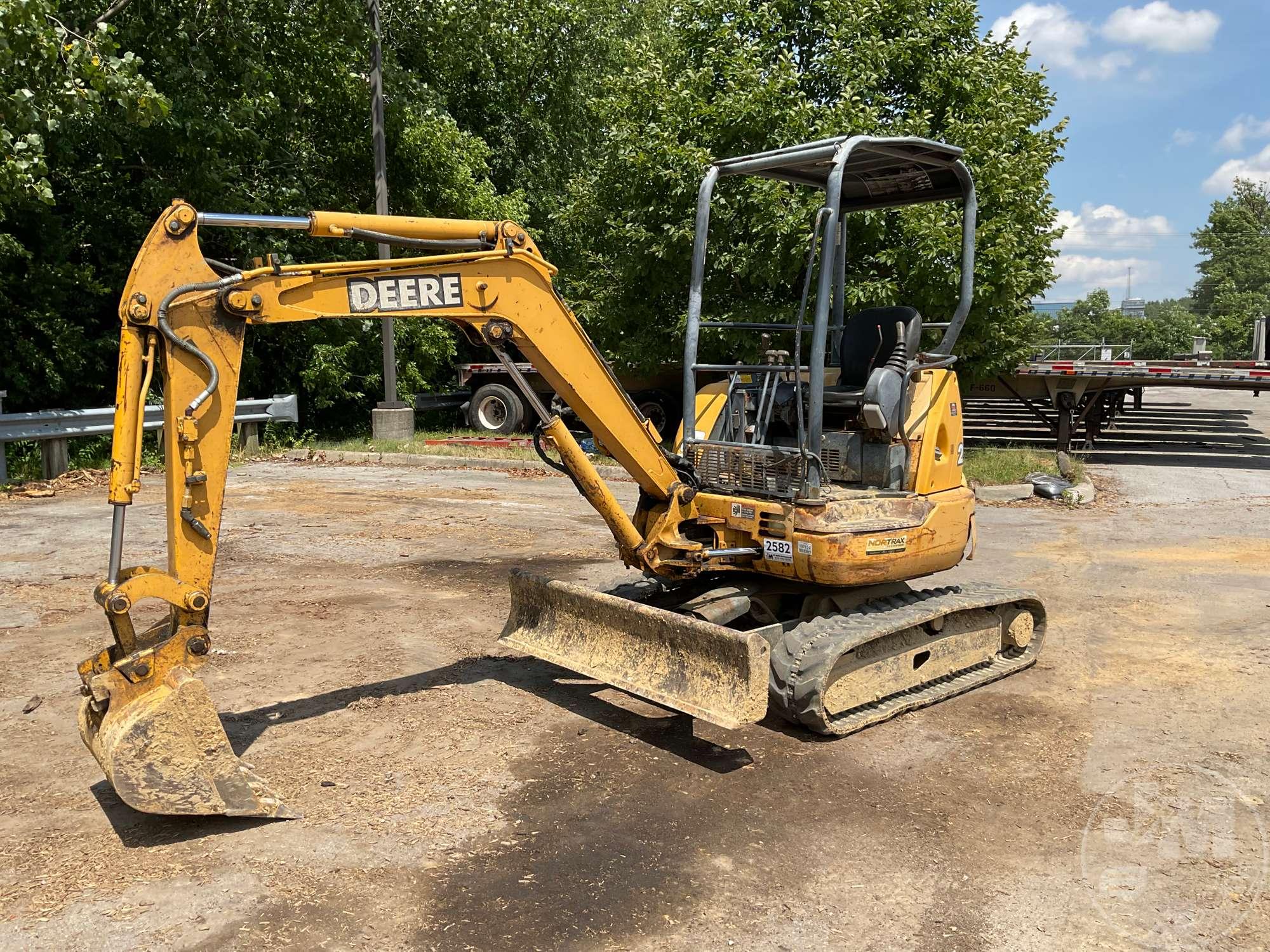 2002  DEERE 27ZTS MINI EXCAVATOR SN: FF027ZX220655