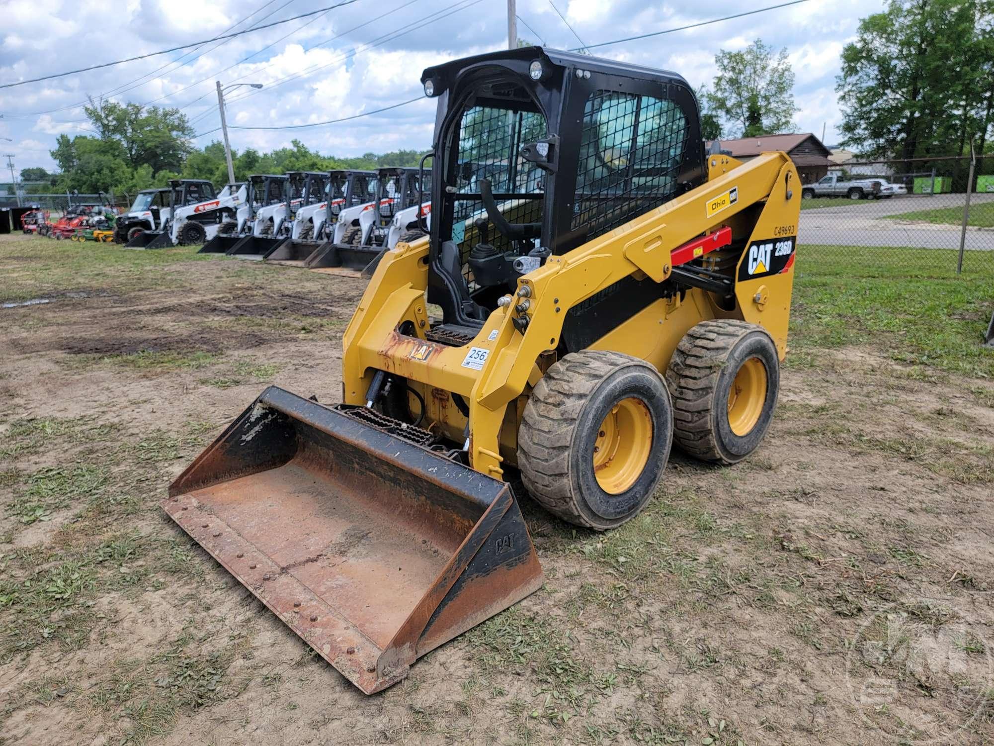 2019 CATERPILLAR 236D SKID STEER SN: CAT0236DKBGZ05435 CAB