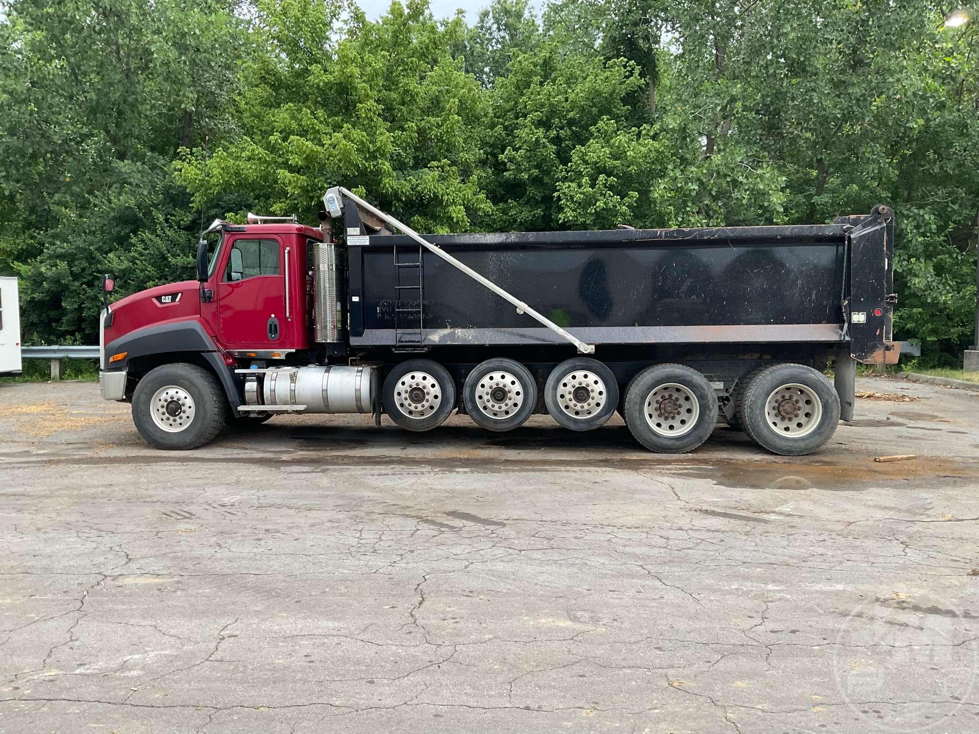 2016 CATERPILLAR CF7AA QUINT AXLE DUMP TRUCK VIN: 3HTJGTKTXGN772129