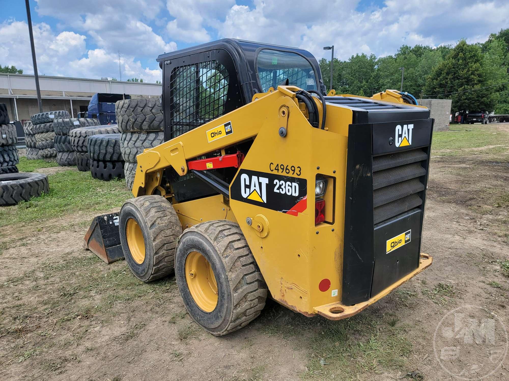 2019 CATERPILLAR 236D SKID STEER SN: CAT0236DKBGZ05435 CAB