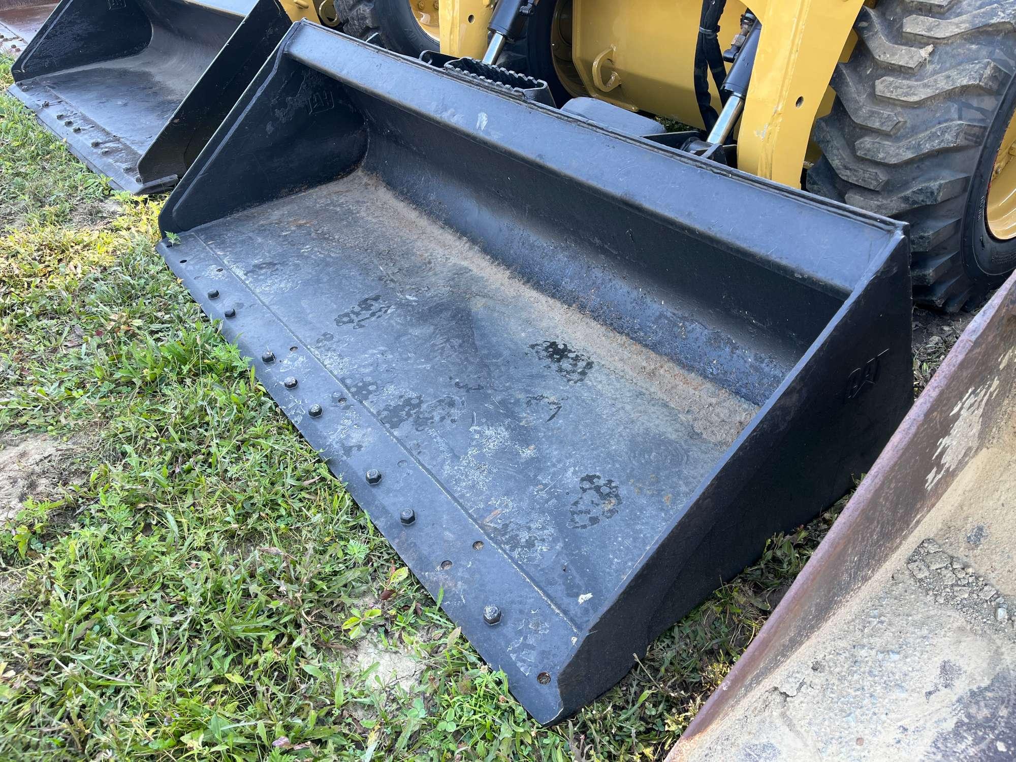 2013 CATERPILLAR 236B3 SKID STEER SN: CAT0236BAA9H03687 CANOPY