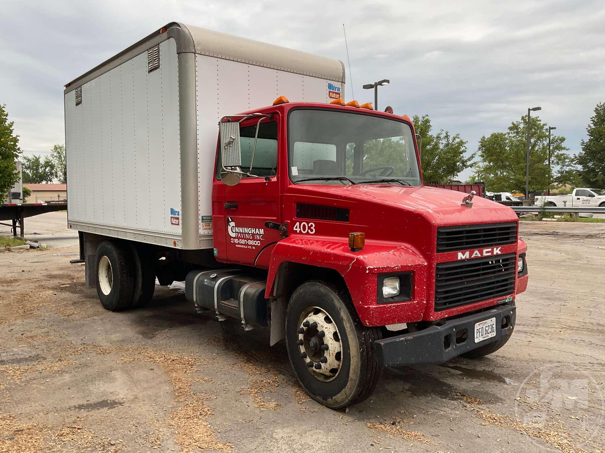 1998 MACK CS300P VAN TRUCK SINGLE AXLE VIN: VG6BA09BXWB701762