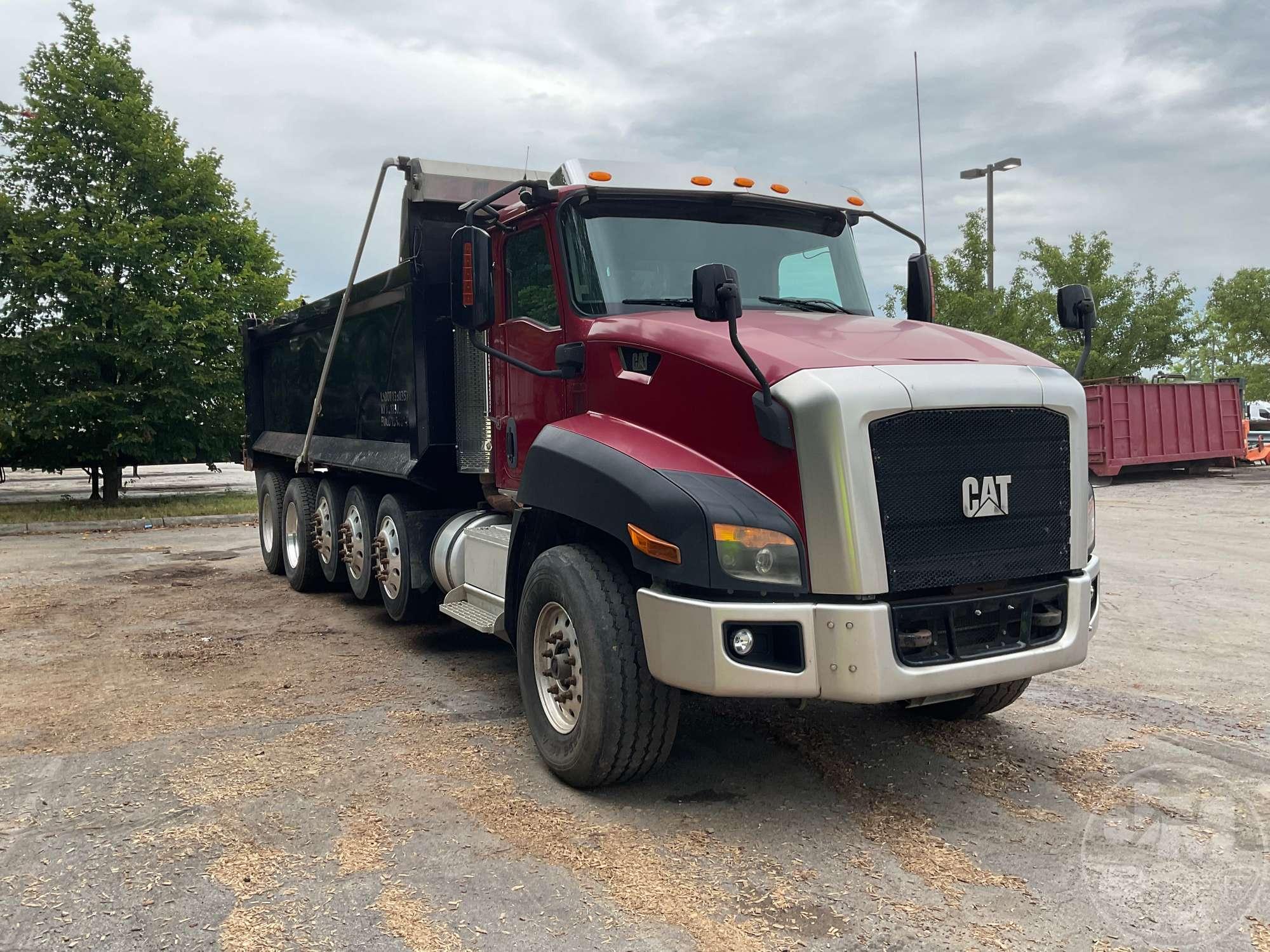 2016 CATERPILLAR CF7AA QUINT AXLE DUMP TRUCK VIN: 3HTJGTKTXGN772129