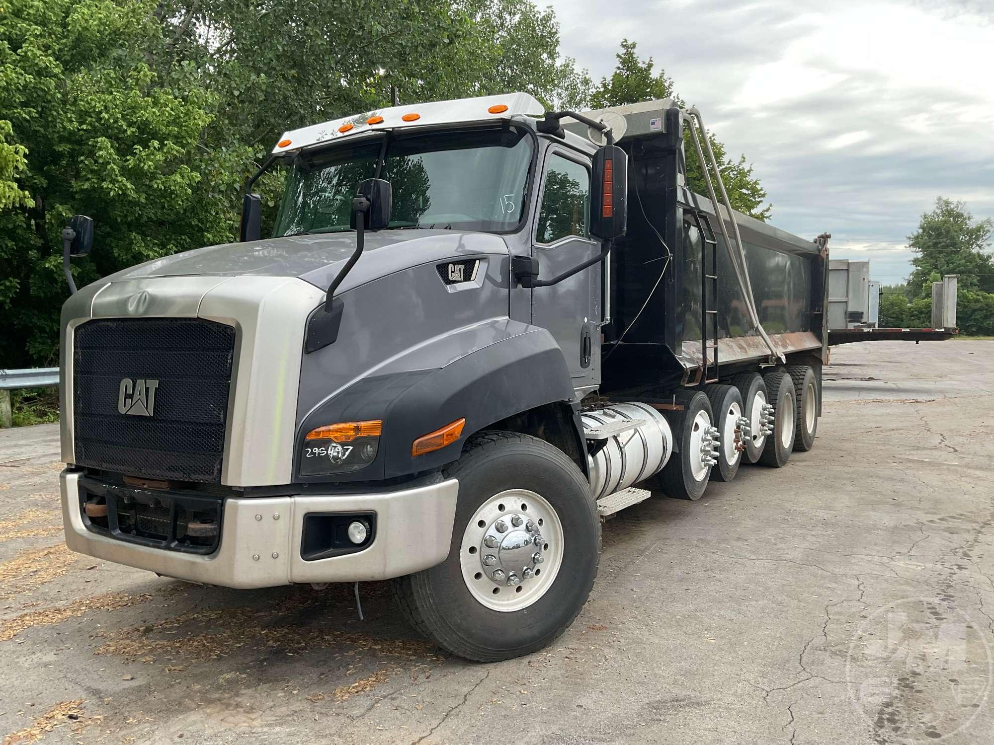 2015 CATERPILLAR CF7AA QUINT AXLE DUMP TRUCK VIN: 3HTJGTKT3FN510659