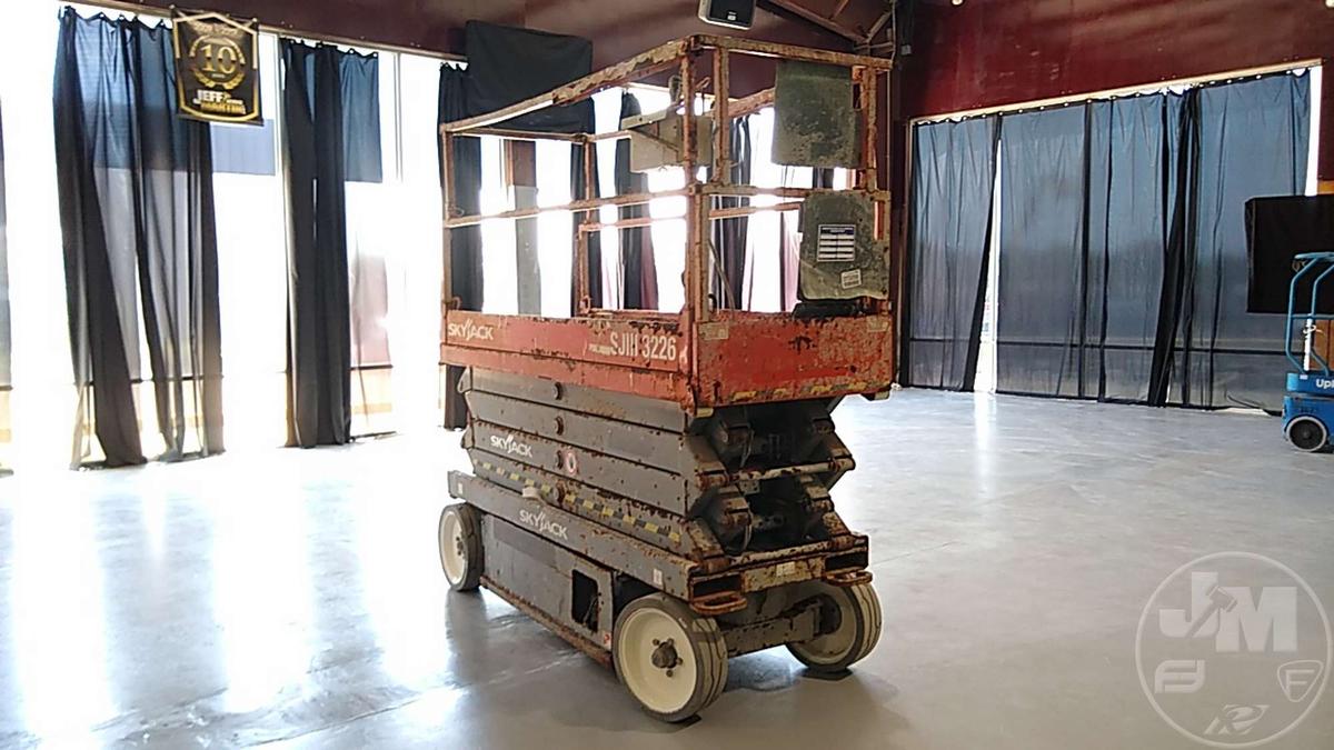 2015 SKYJACK SJIII 3226 26' SCISSOR LIFT SN: 27022885