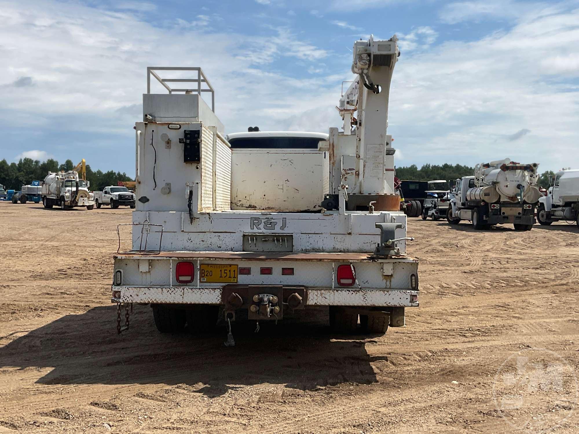 2001 FORD F-650XLT SD S/A MECHANICS TRUCK VIN: 3FDWF65H21MA11568