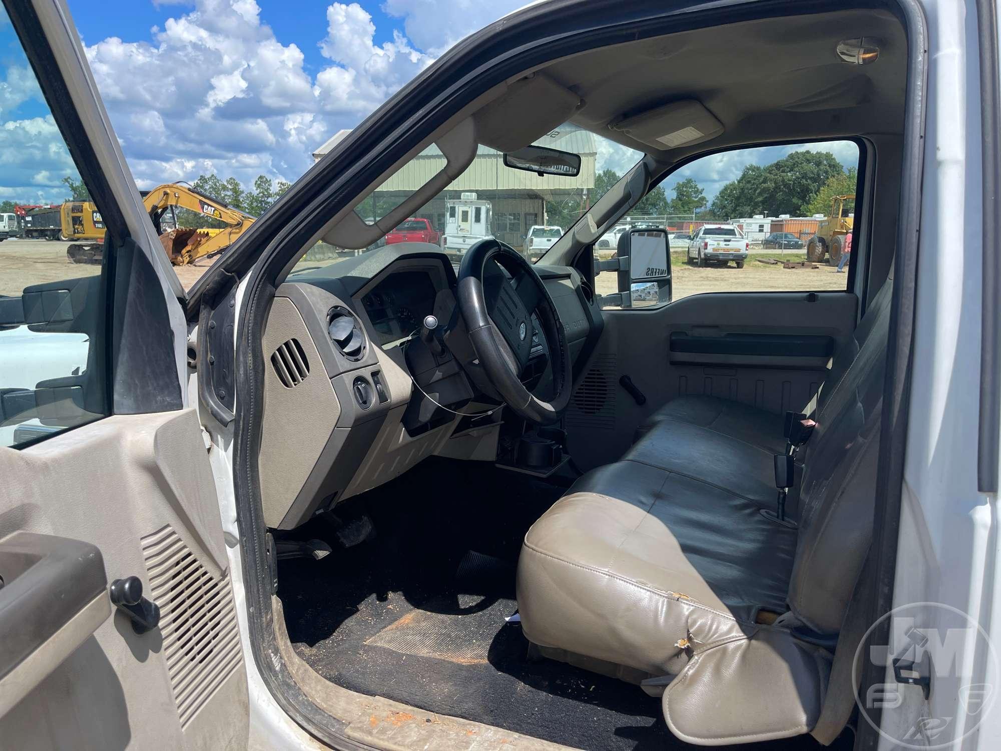 2008 FORD F-250XL SD S/A UTILITY TRUCK VIN: 1FDNF20508EC78578