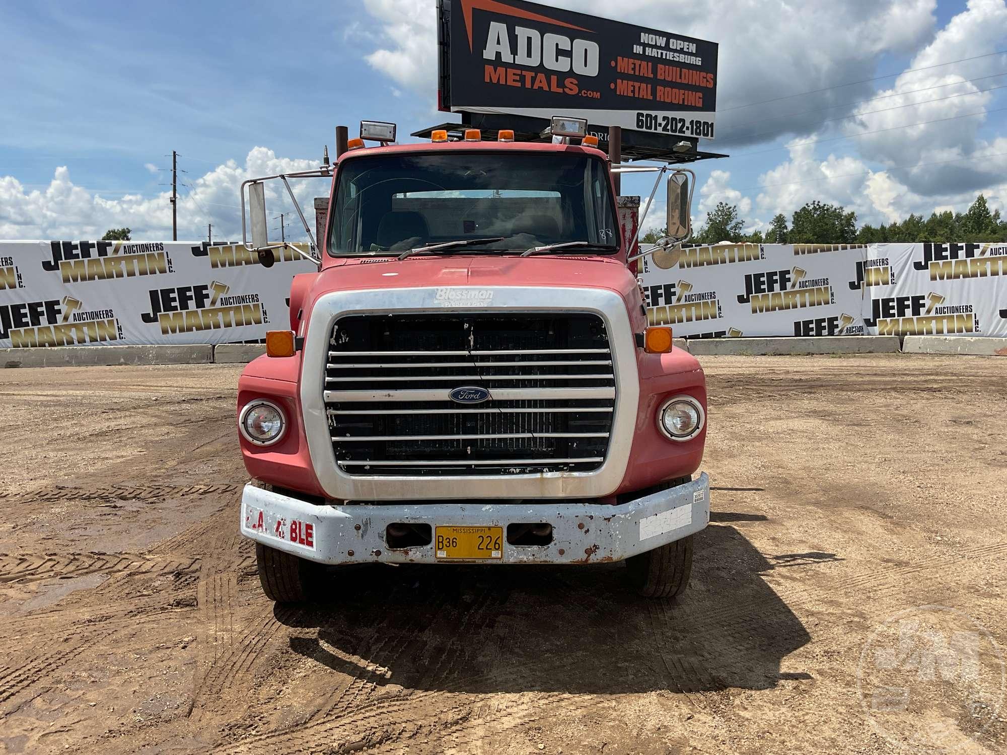 1988 FORD LS8000 VIN: 1FDXS80U4JVA15806 REGULAR CAB FLATBED TRUCK