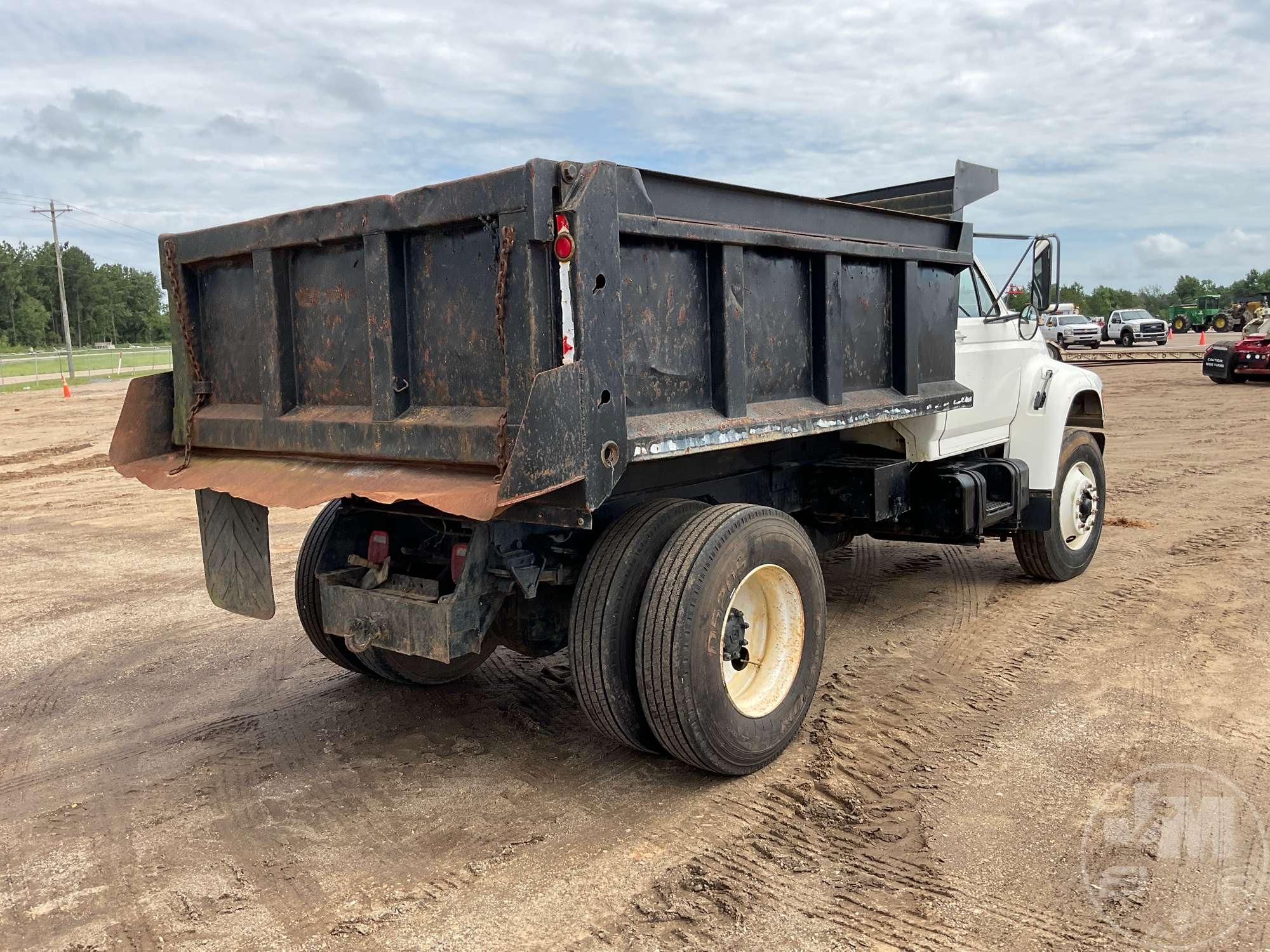 1998 FORD F-800 SINGLE AXLE DUMP TRUCK VIN: 1FDXF80C7WVA12806