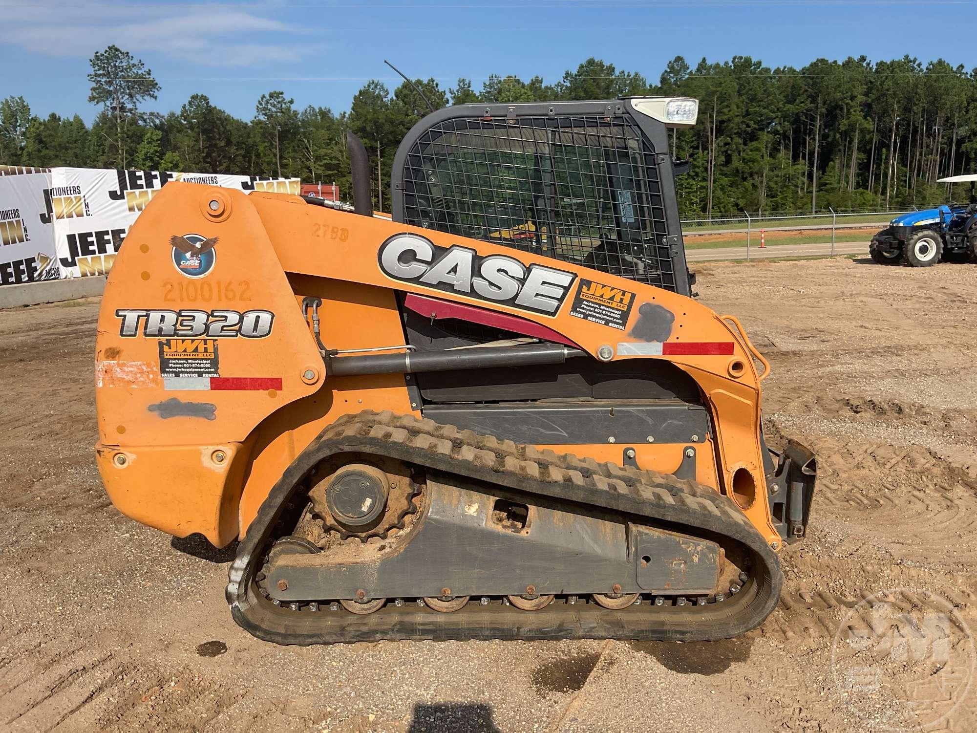 2013 CASE MODEL TR320 MULTI TERRAIN LOADER SN: NDM462699 CAB