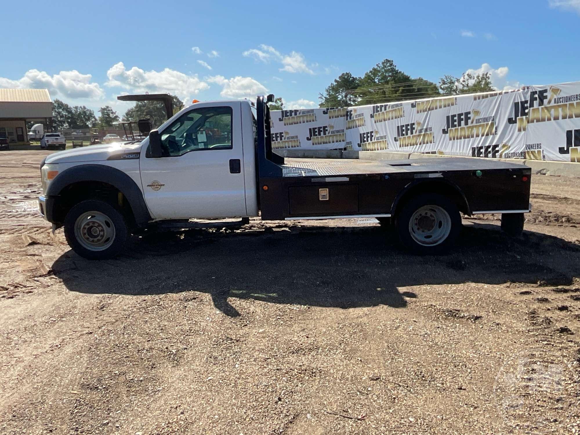 2012 FORD F-550 SD VIN: 1FDUF5HT2CEC26975 REGULAR CAB 4X4 FLATBED TRUCK