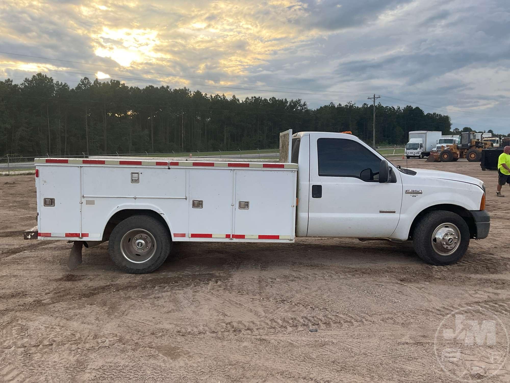 2006 FORD F-350 UTILITY TRUCK VIN: 1FDWF36P46ED40192