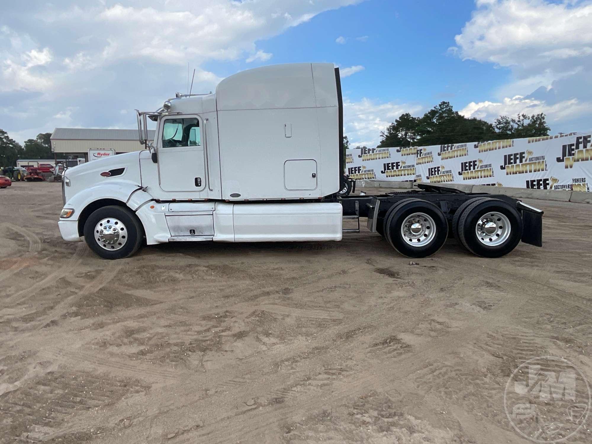 2009 PETERBILT 386 VIN: 1XPHDB9XX9D777972 TANDEM AXLE TRUCK TRACTOR