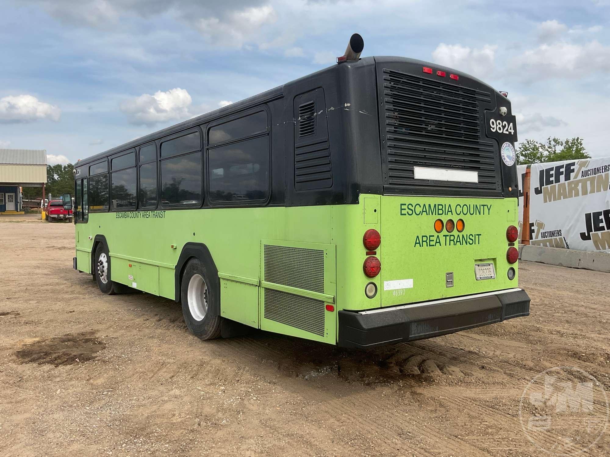 1998 GILLIG CITY TRANSIT BUS VIN: 15GCA2110W1088847 2WD PASSENGER BUS