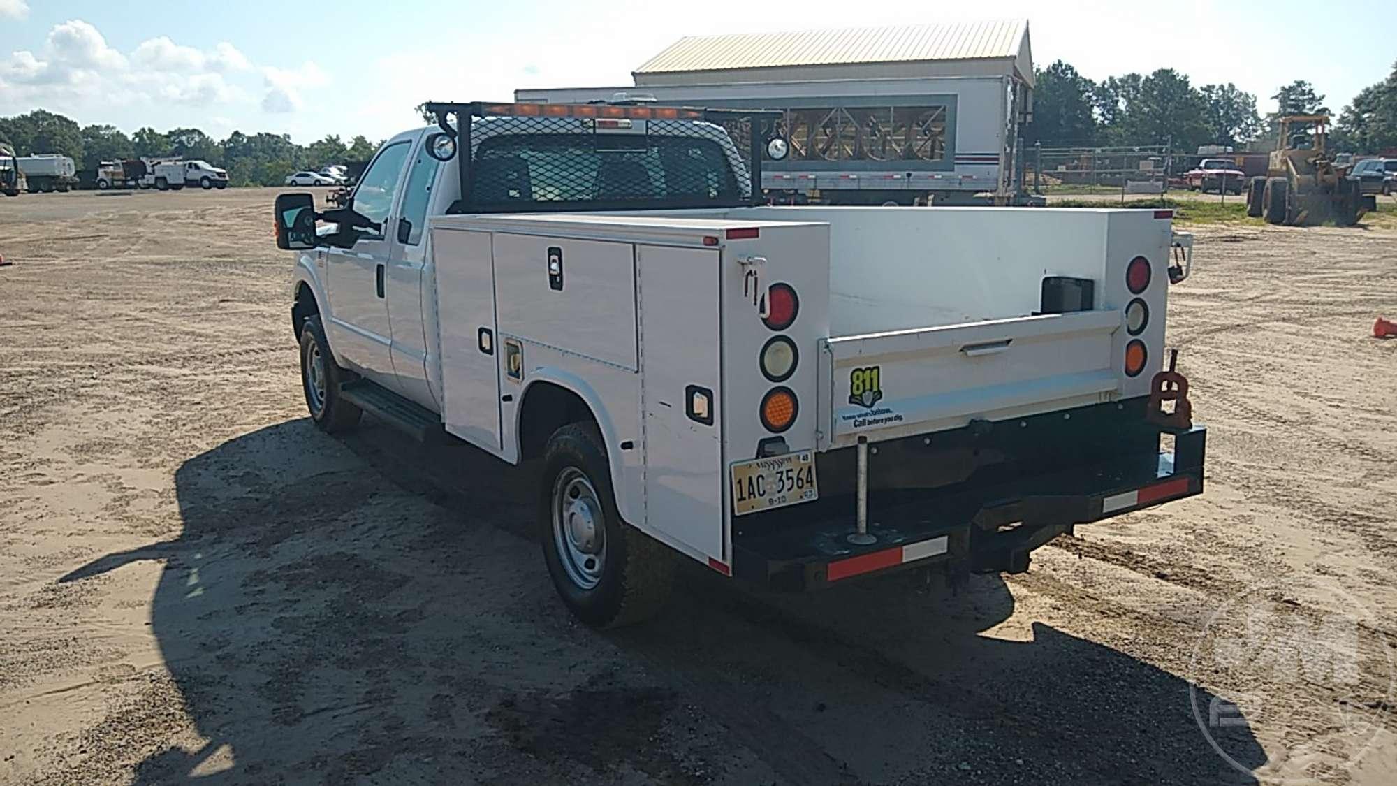 2015 FORD F-250XL SD S/A UTILITY TRUCK VIN: 1FD7X2B65FED10739