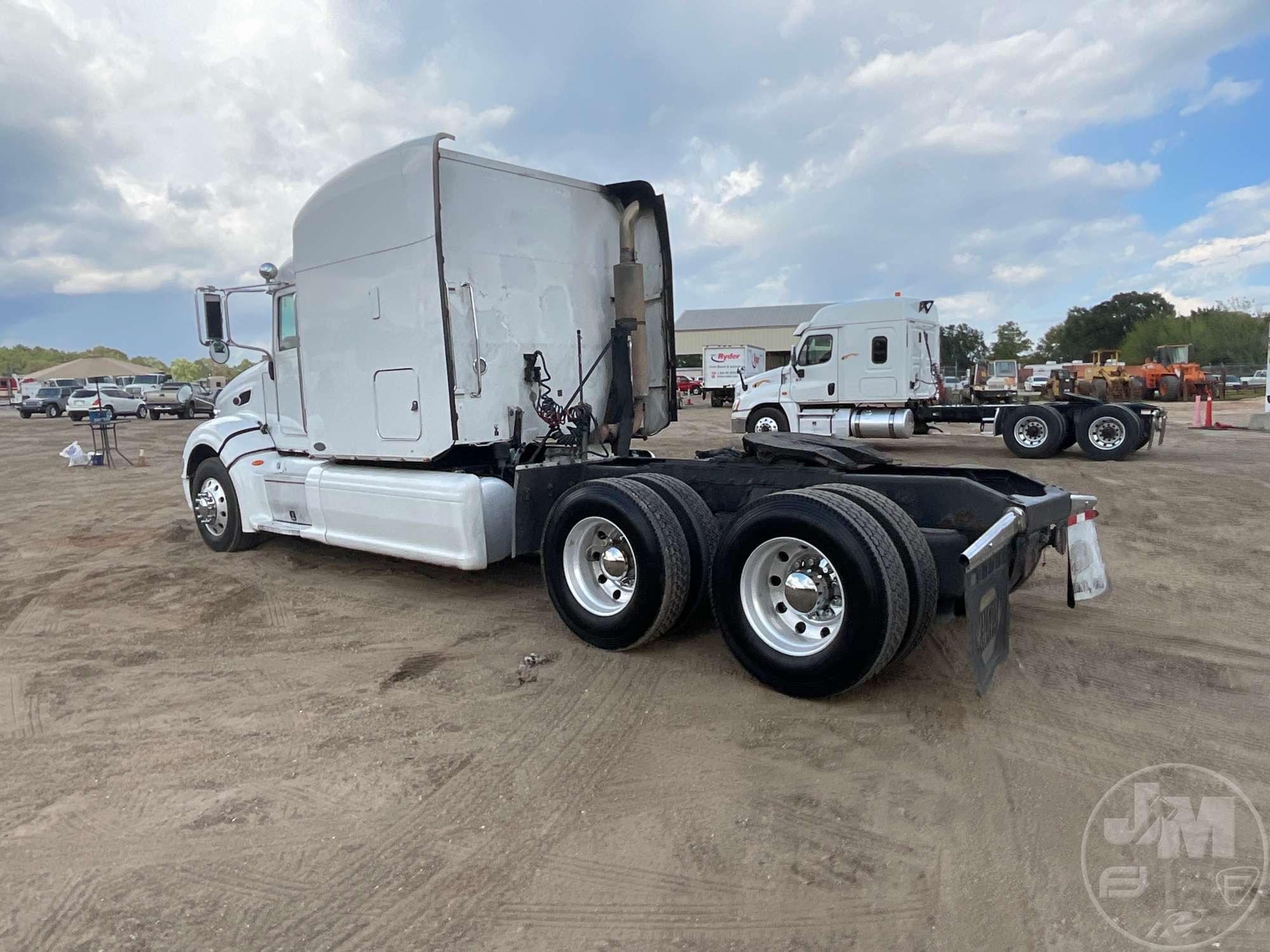 2009 PETERBILT 386 VIN: 1XPHDB9XX9D777972 TANDEM AXLE TRUCK TRACTOR