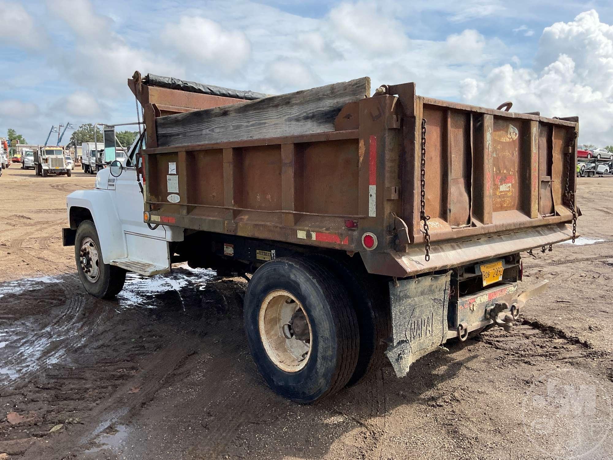 1994 FORD F-700 SINGLE AXLE DUMP TRUCK VIN: 1FDPK74C5RVA32783