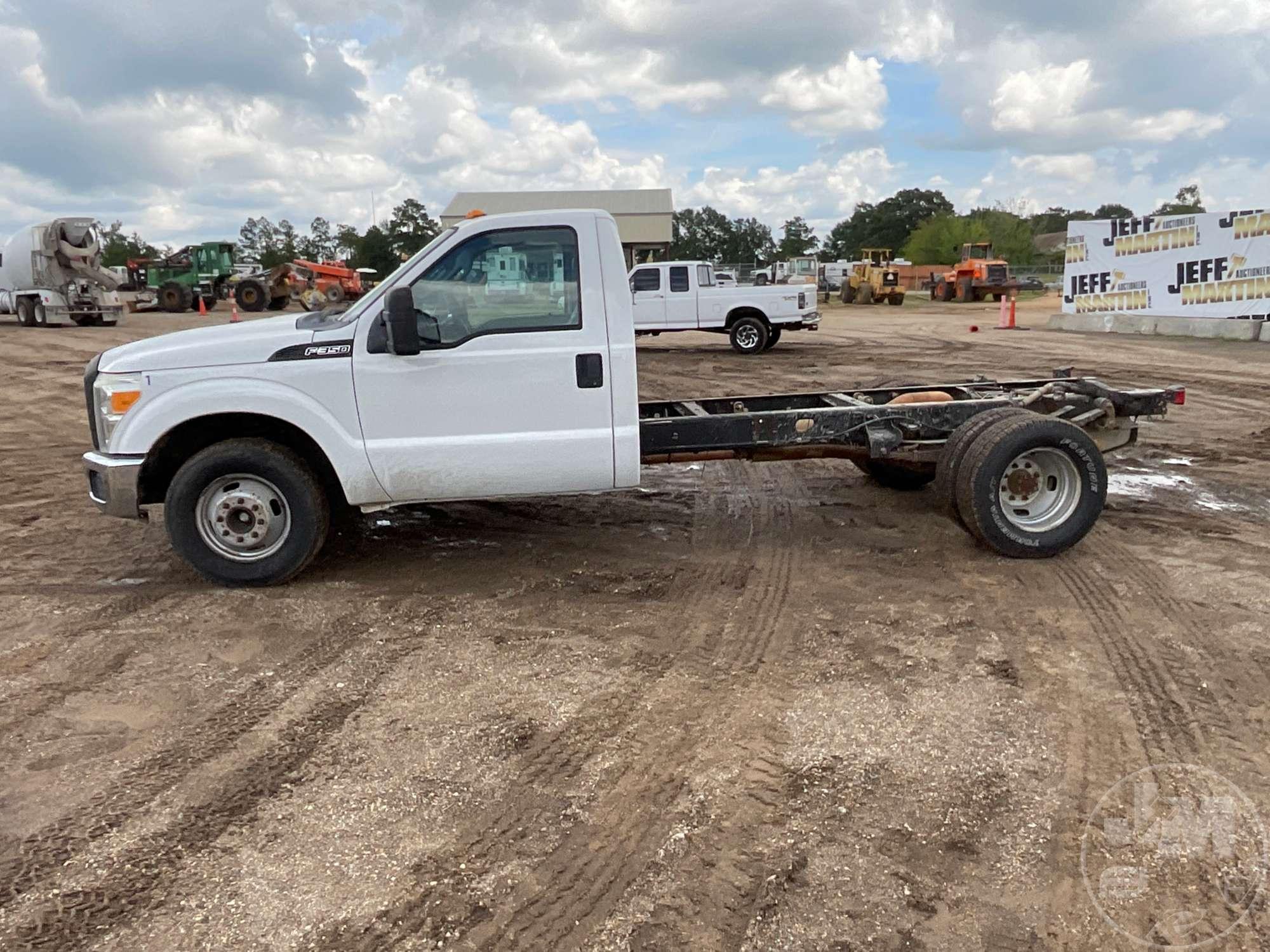 2012 FORD F-350XL SD SINGLE AXLE VIN: 1FDRF3G63CEA42411 CAB & CHASSIS