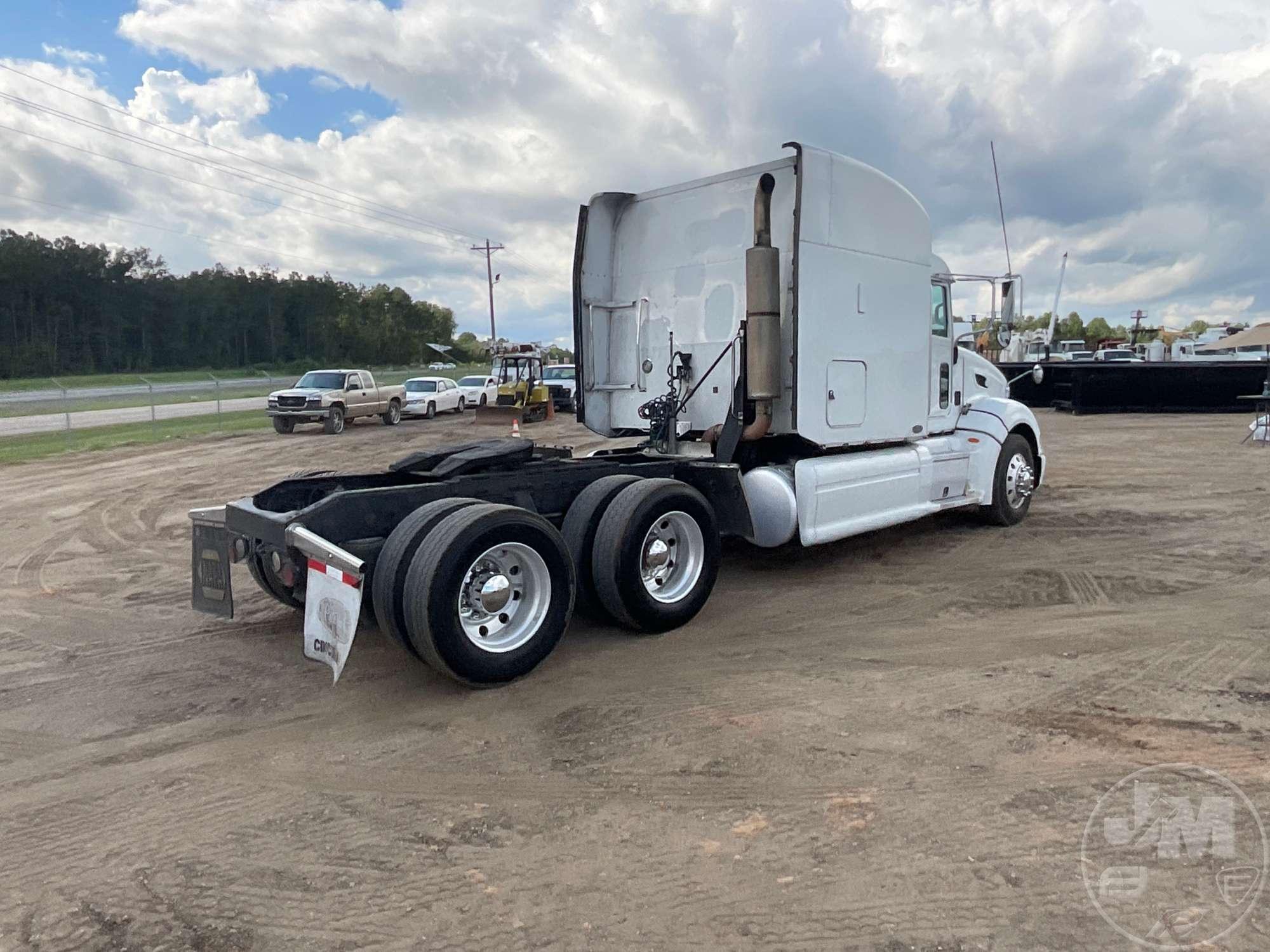 2009 PETERBILT 386 VIN: 1XPHDB9XX9D777972 TANDEM AXLE TRUCK TRACTOR