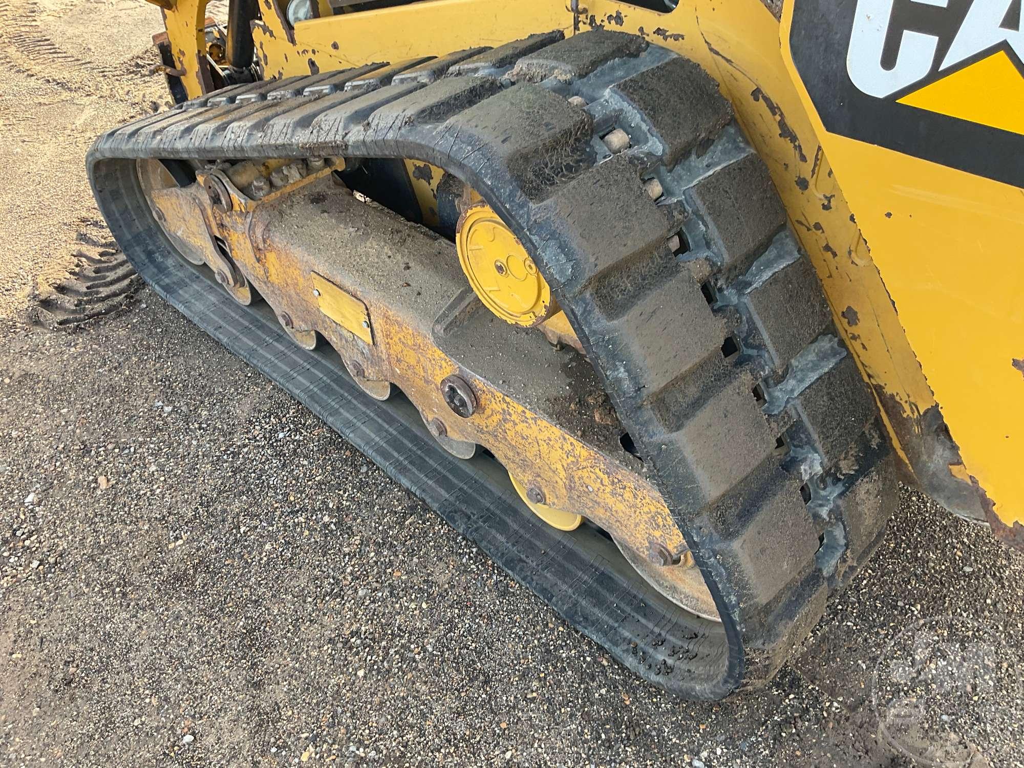 2015 CATERPILLAR MODEL 299D MULTI TERRAIN LOADER SN: GTC01867