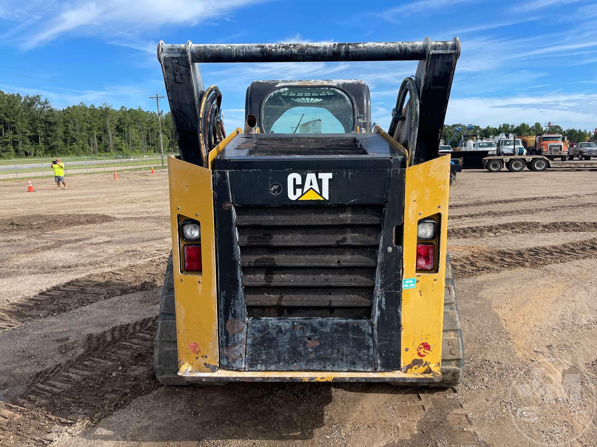 2015 CATERPILLAR MODEL 299D MULTI TERRAIN LOADER SN: GTC01724 CAB