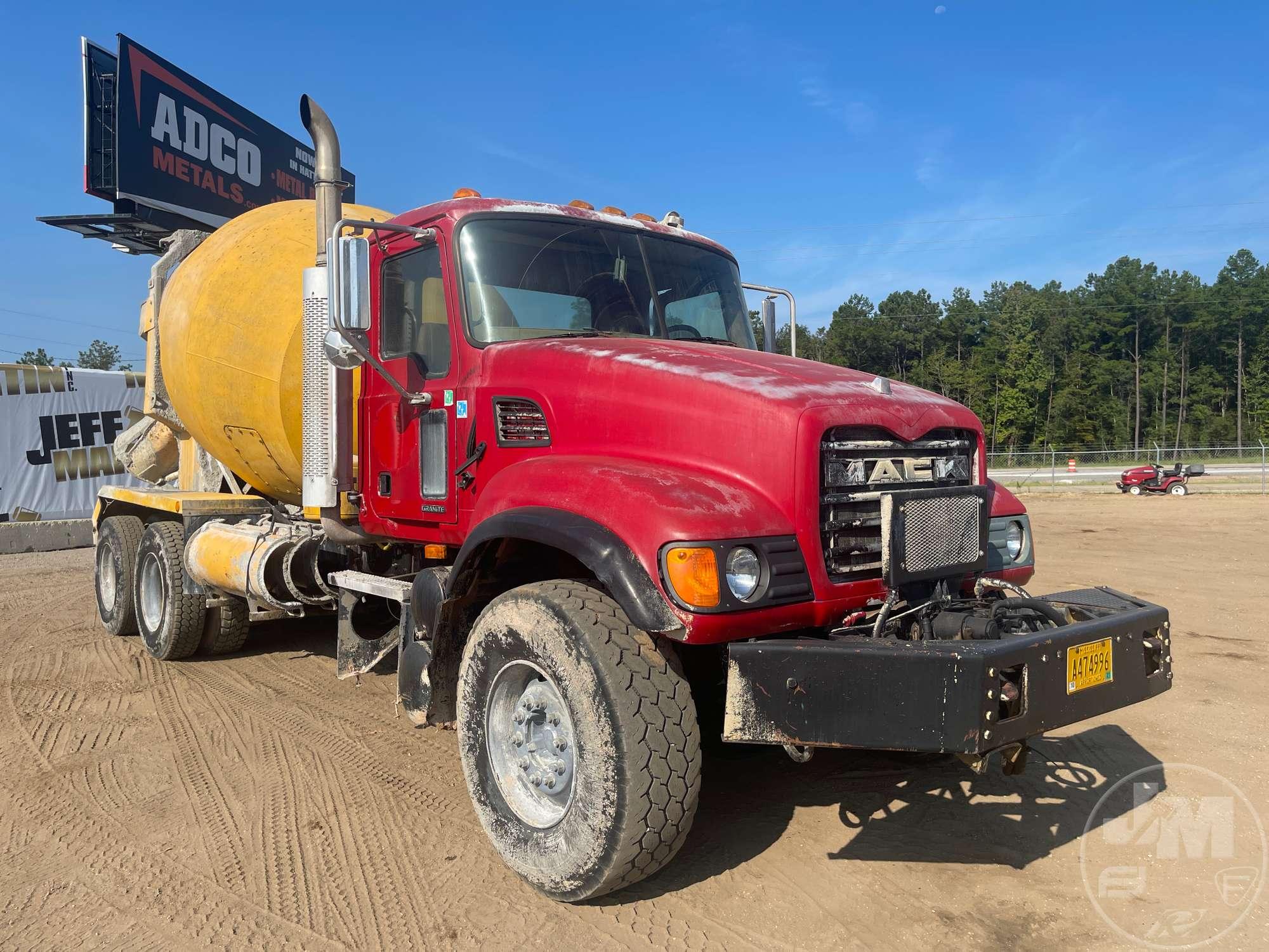 2006 MACK CV713 GRANITE TANDEM AXLE REAR DISCHARGE MIXER TRUCK VIN: 1M2AG11C96M046891