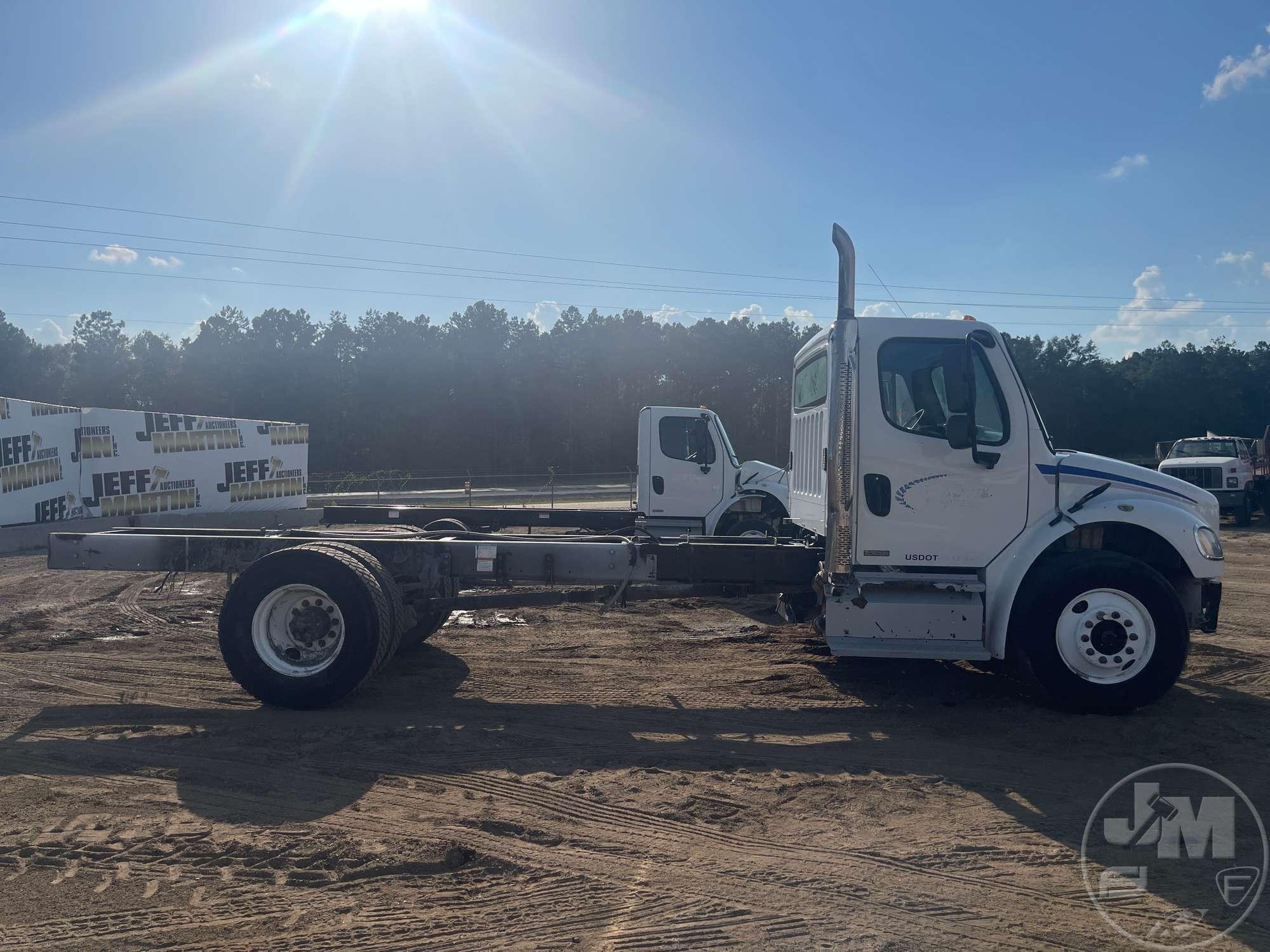 2013 FREIGHTLINER M2 SINGLE AXLE VIN: 1FVACWDT0DHBX1879 CAB & CHASSIS