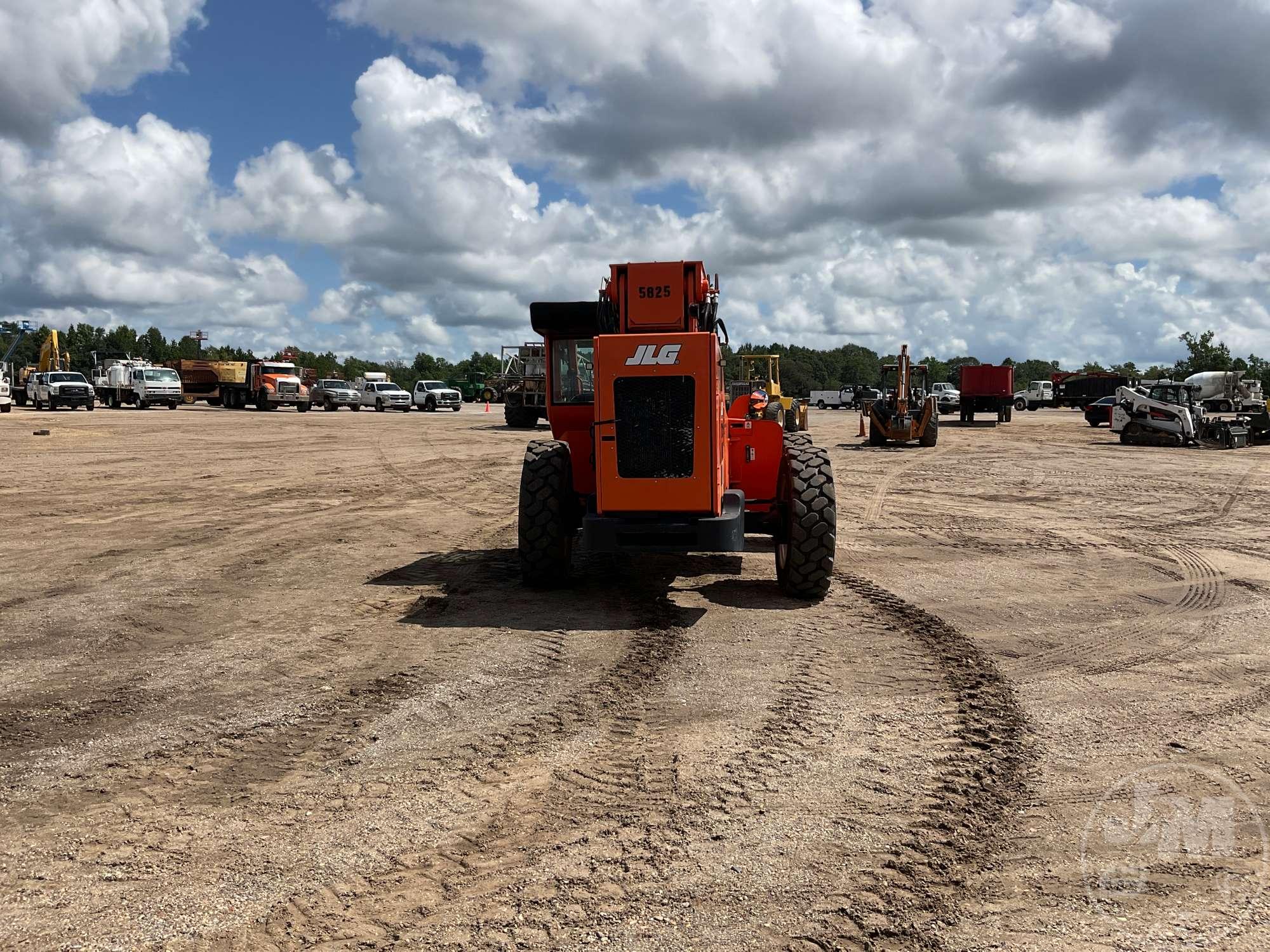 2015 JLG SKYTRAK 8042 TELESCOPIC FORKLIFT SN: 0160065825