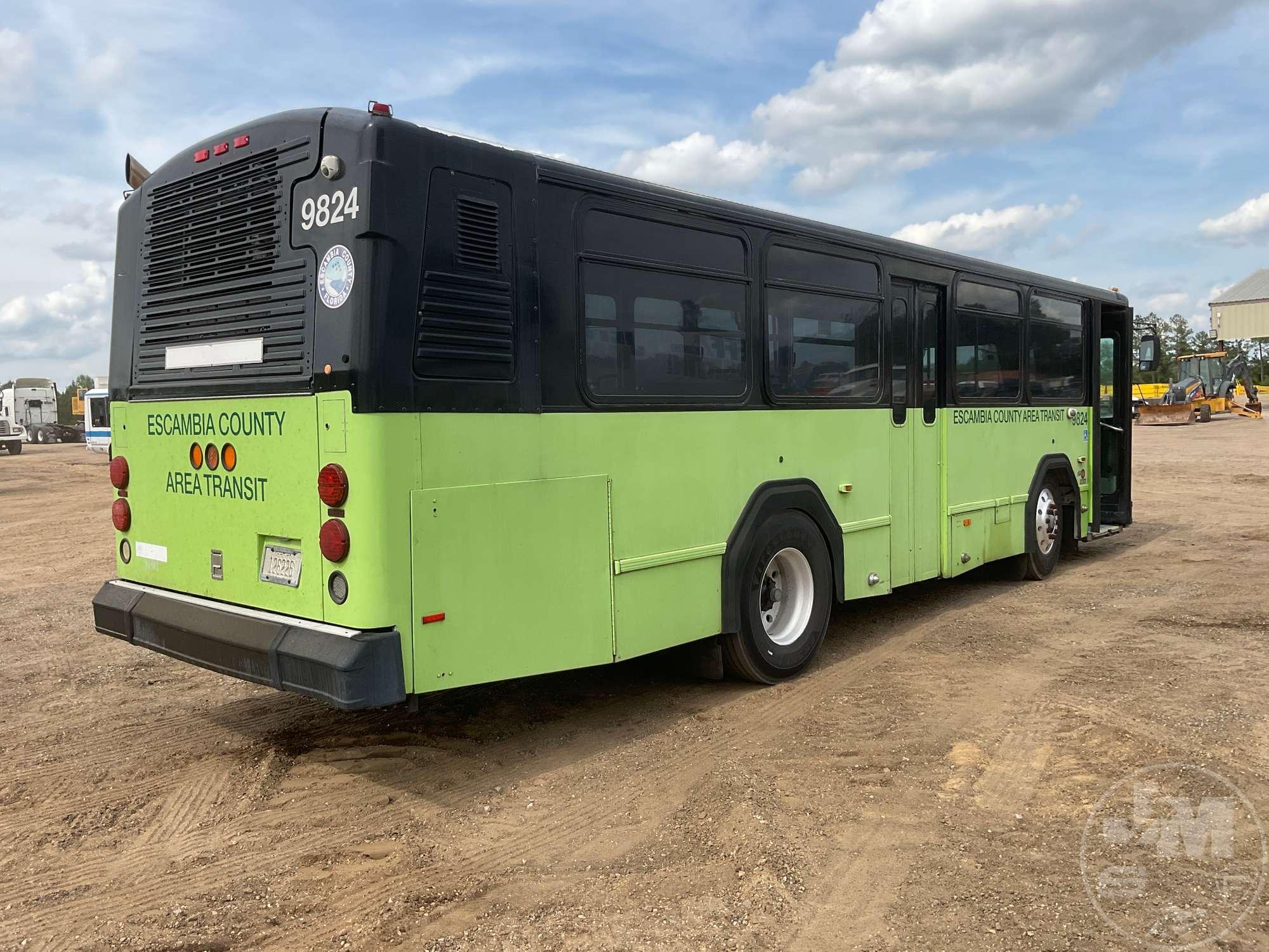 1998 GILLIG CITY TRANSIT BUS VIN: 15GCA2110W1088847 2WD PASSENGER BUS