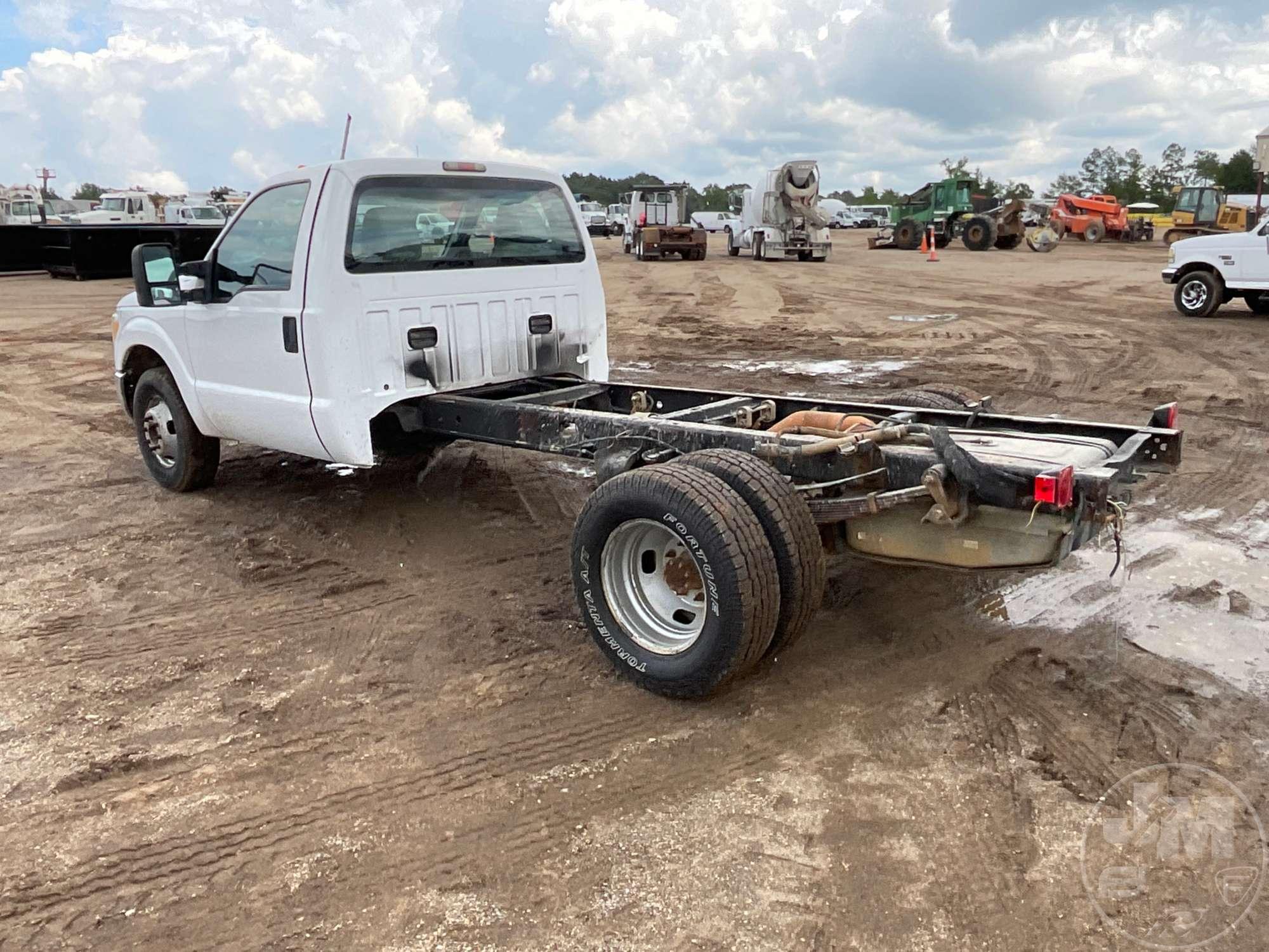 2012 FORD F-350XL SD SINGLE AXLE VIN: 1FDRF3G63CEA42411 CAB & CHASSIS