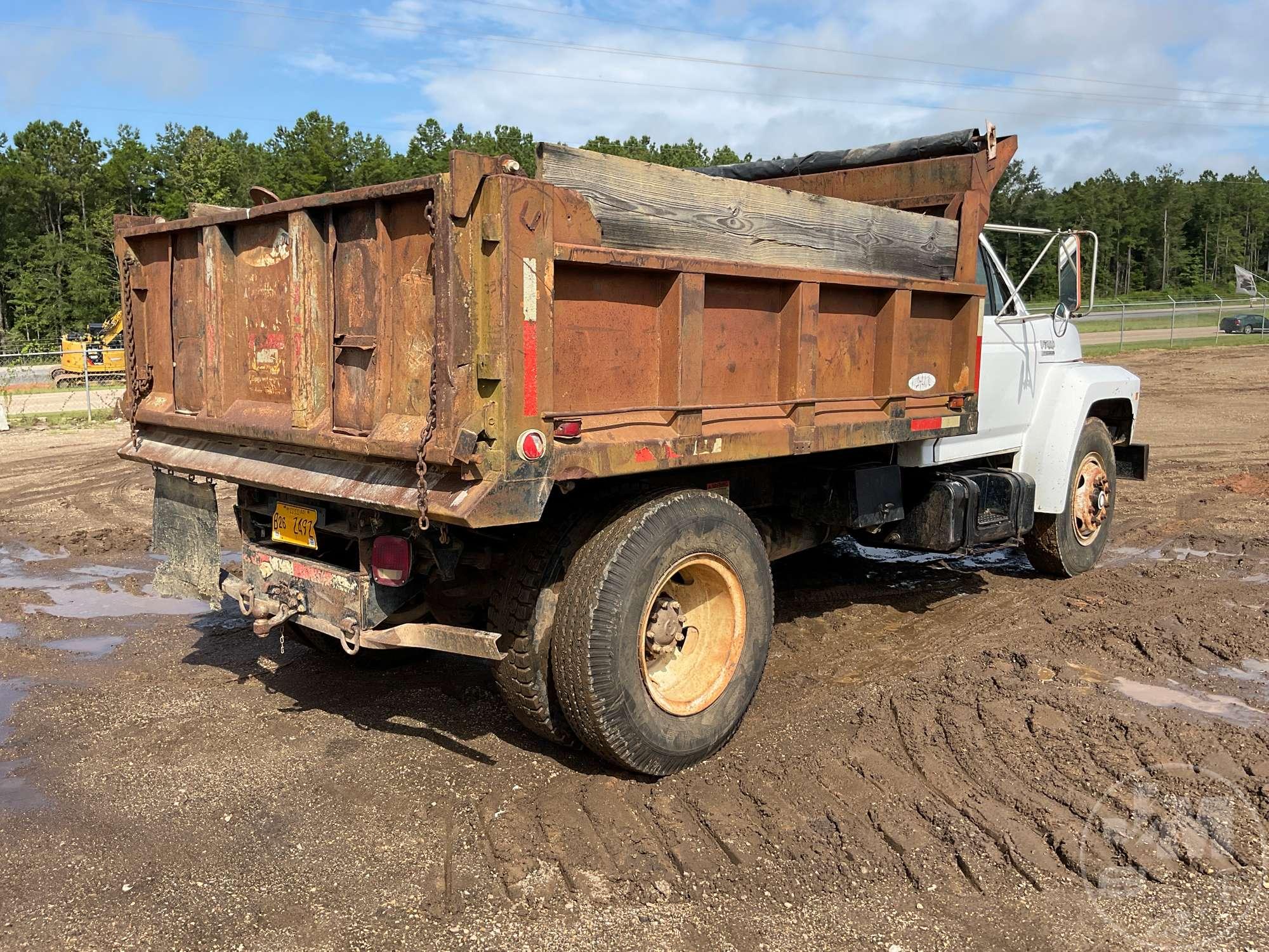 1994 FORD F-700 SINGLE AXLE DUMP TRUCK VIN: 1FDPK74C5RVA32783