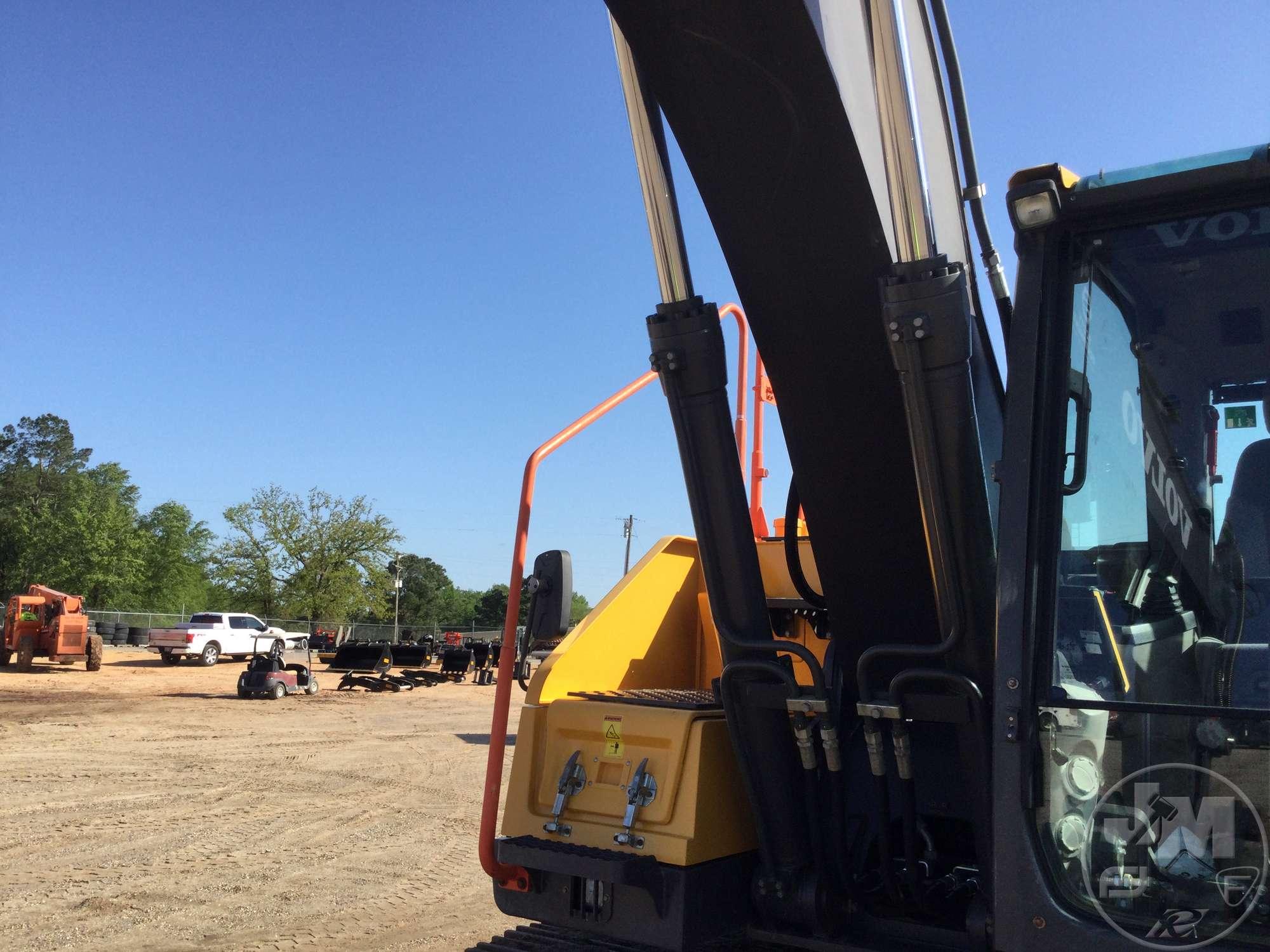 2018 VOLVO EC220EL HYDRAULIC EXCAVATOR SN: VCEC220EC00310748