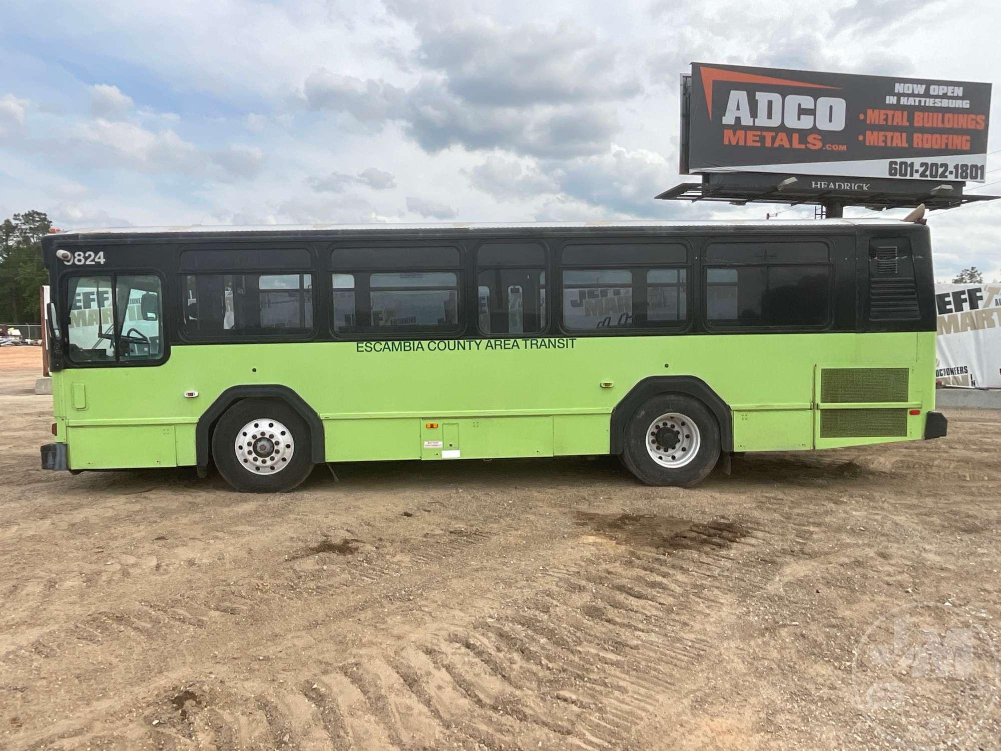 1998 GILLIG CITY TRANSIT BUS VIN: 15GCA2110W1088847 2WD PASSENGER BUS