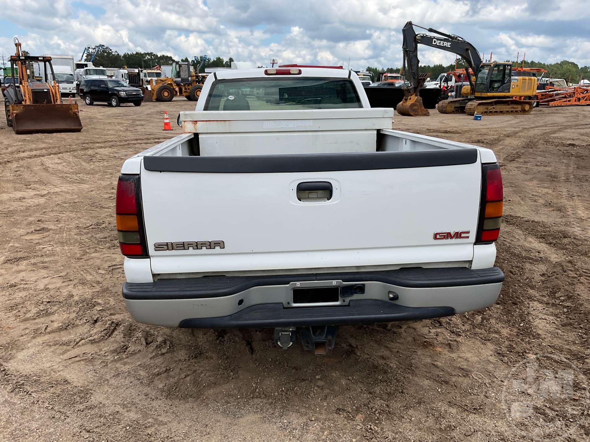 2005 GMC SIERRA 1500 REGULAR CAB PICKUP VIN: 1GTEC14VX5Z292056