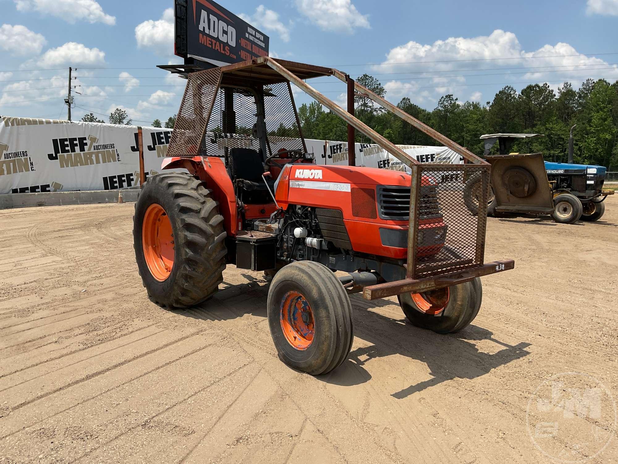 KUBOTA M8200 TRACTOR SN: 10119